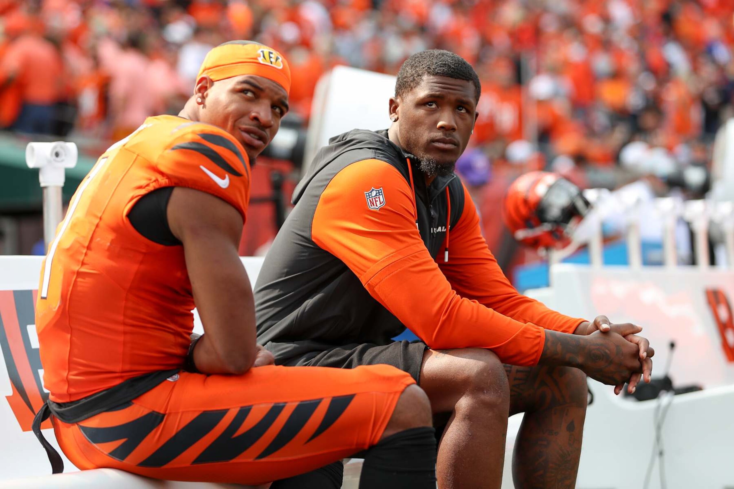 CINCINNATI, OH - SEPTEMBER 08: Cincinnati Bengals wide receiver Ja'Marr Chase (1) and wide receiver Tee Higgins (5) look at the scoreboard toward the end of the game against the New England Patriots and the Cincinnati Bengals on September 8, 2024, at Paycor Stadium in Cincinnati, OH. (Photo by Ian Johnson/Icon Sportswire via Getty Images) CINCINNATI, OH - SEPTEMBER 08: Cincinnati Bengals wide receiver Ja'Marr Chase (1) and wide receiver Tee Higgins (5) look at the scoreboard toward the end of the game against the New England Patriots and the Cincinnati Bengals on September 8, 2024, at Paycor Stadium in Cincinnati, OH. (Photo by Ian Johnson/Icon Sportswire via Getty Images)