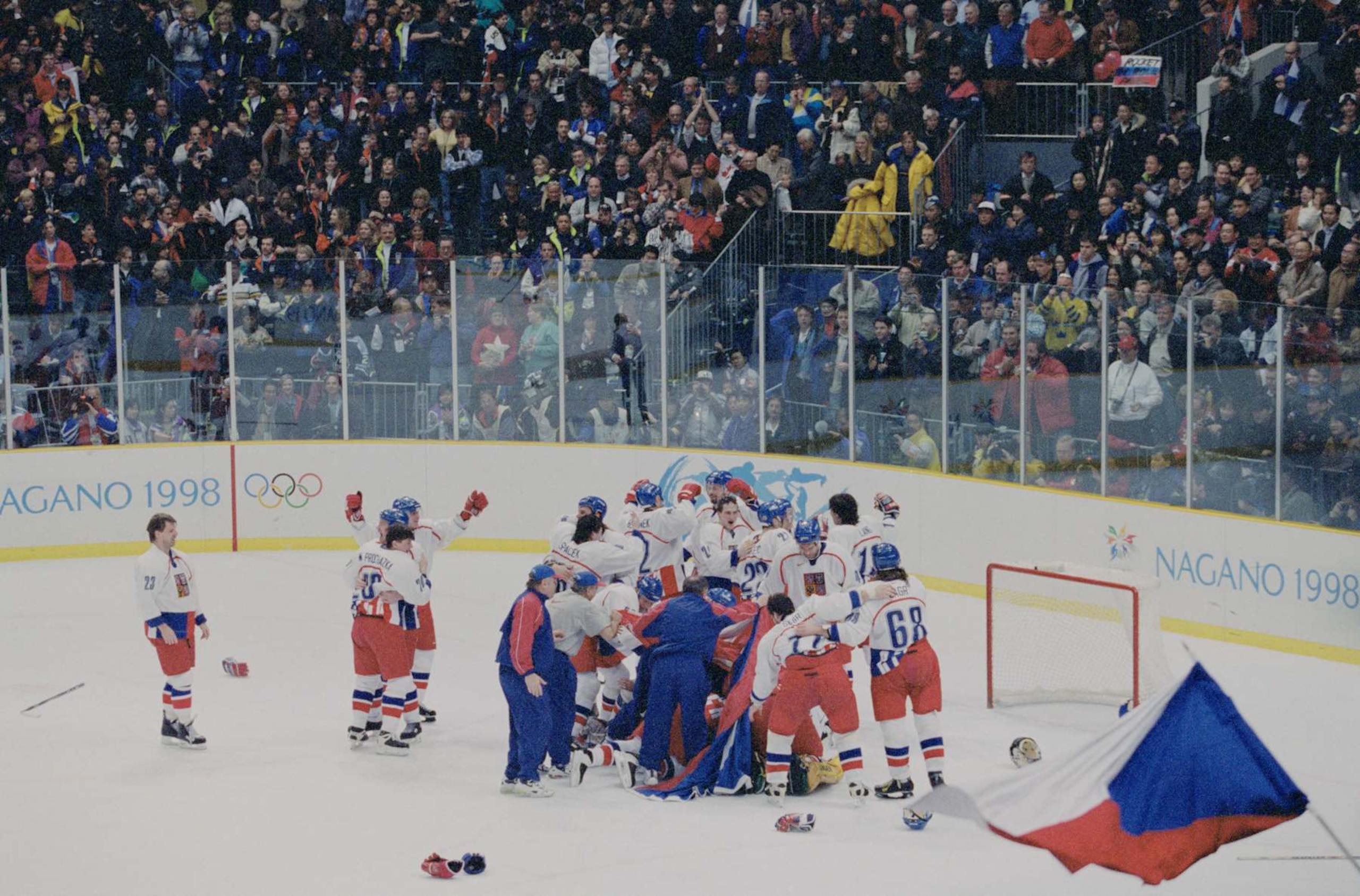 Players from the Czech Republic celebrate winning the Gold Medal game against Russia in the Men's Ice Hockey tournament on 22 February 1998 during the XVIII Olympic Winter Games at the The Big Hat Arena, Nagano, Japan. (Photo by Jamie Squire/Allsport/Getty Images)