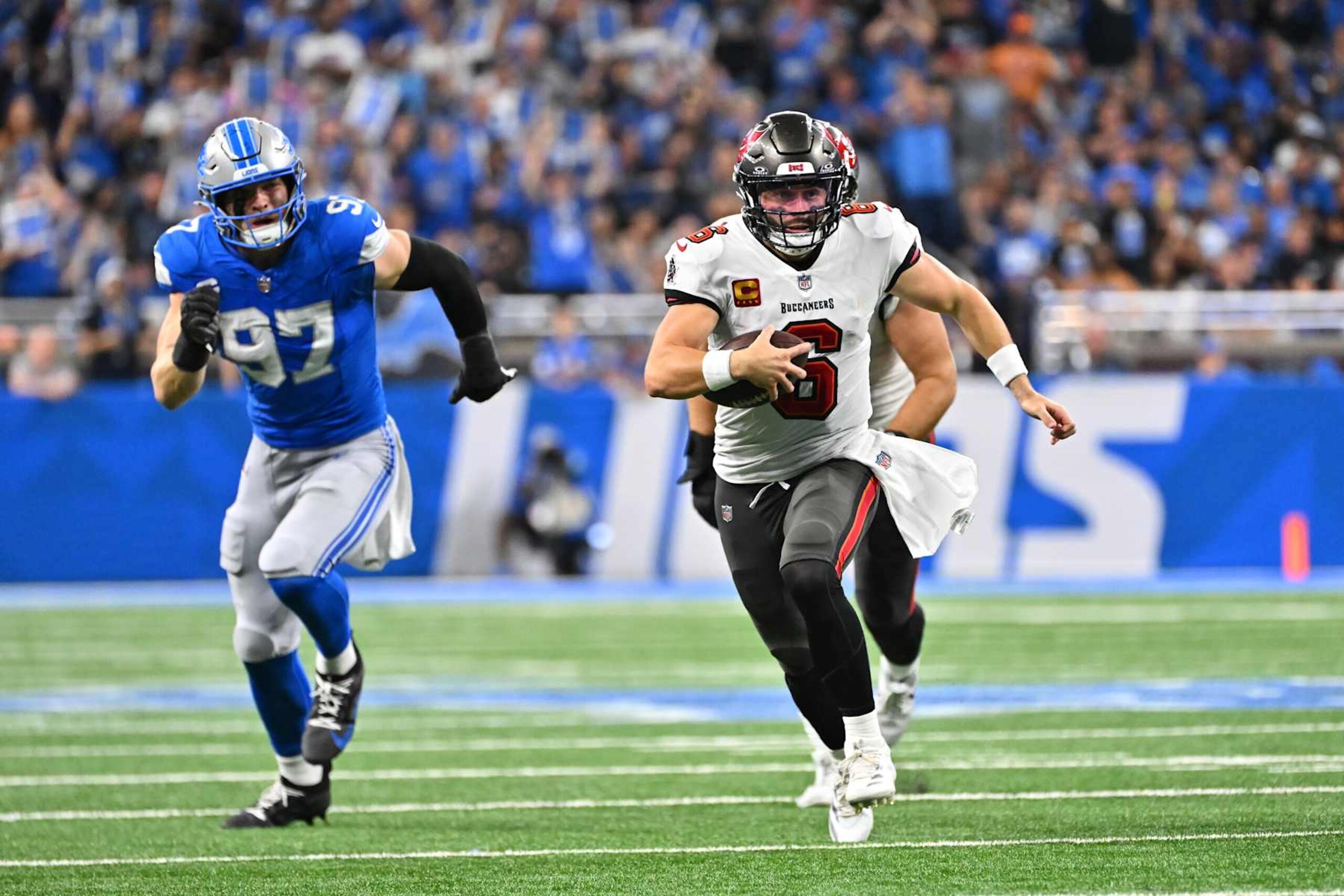 DETROIT, MI - SEPTEMBER 15: Tampa Bay Buccaneers quarterback Baker Mayfield (6) scrambles downfield for a long gain during the Detroit Lions versus the Tampa Bay Buccaneers game on Sunday September 15, 2024 at Ford Field in Detroit, MI. (Photo by Steven King/Icon Sportswire via Getty Images)