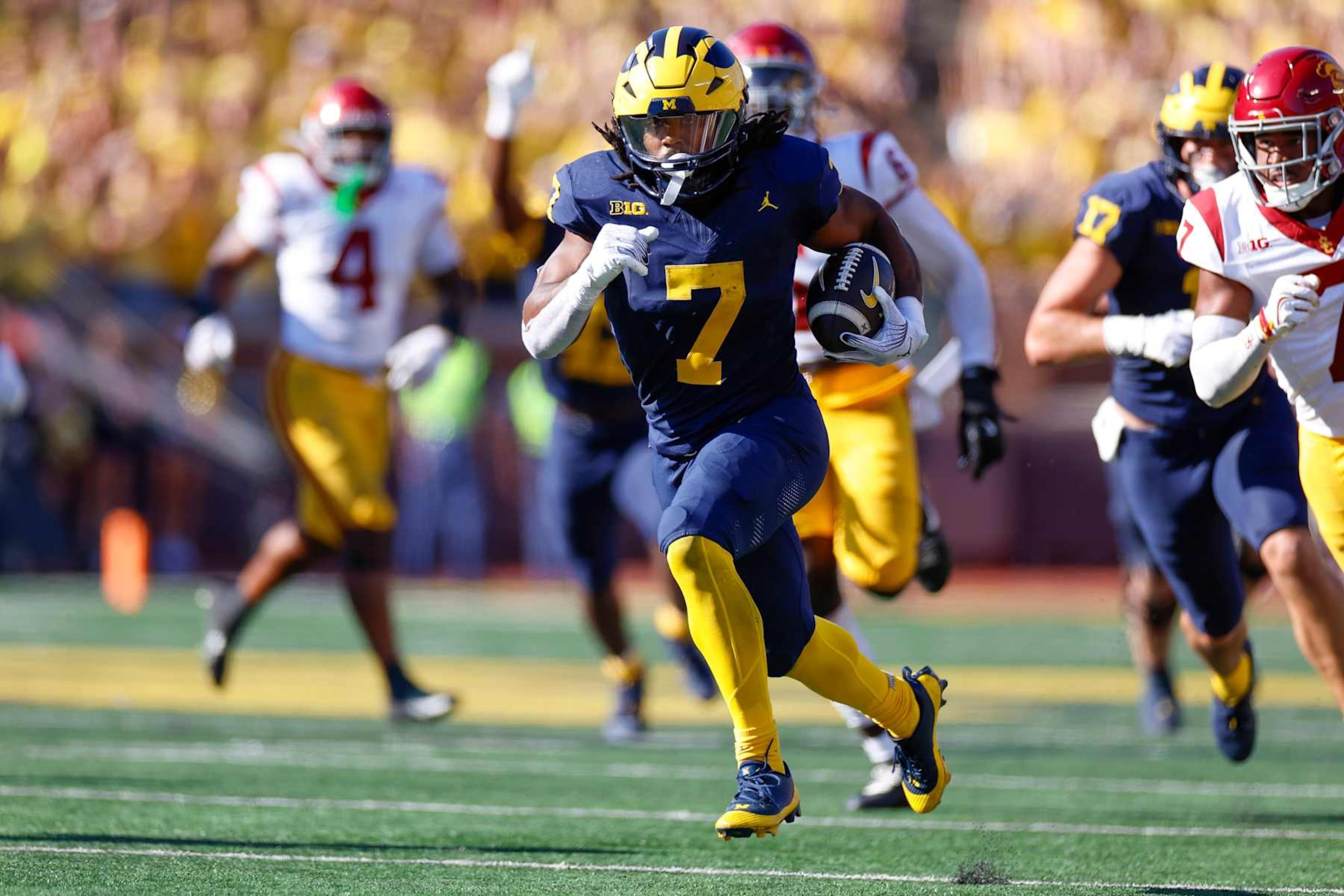 ANN ARBOR, MICHIGAN - SEPTEMBER 21: Donovan Edwards #7 of the Michigan Wolverines runs with the ball for a touchdown in the second quarter during a game against the USC Trojans at Michigan Stadium on September 21, 2024 in Ann Arbor, Michigan. (Photo by Brandon Sloter/Getty Images)