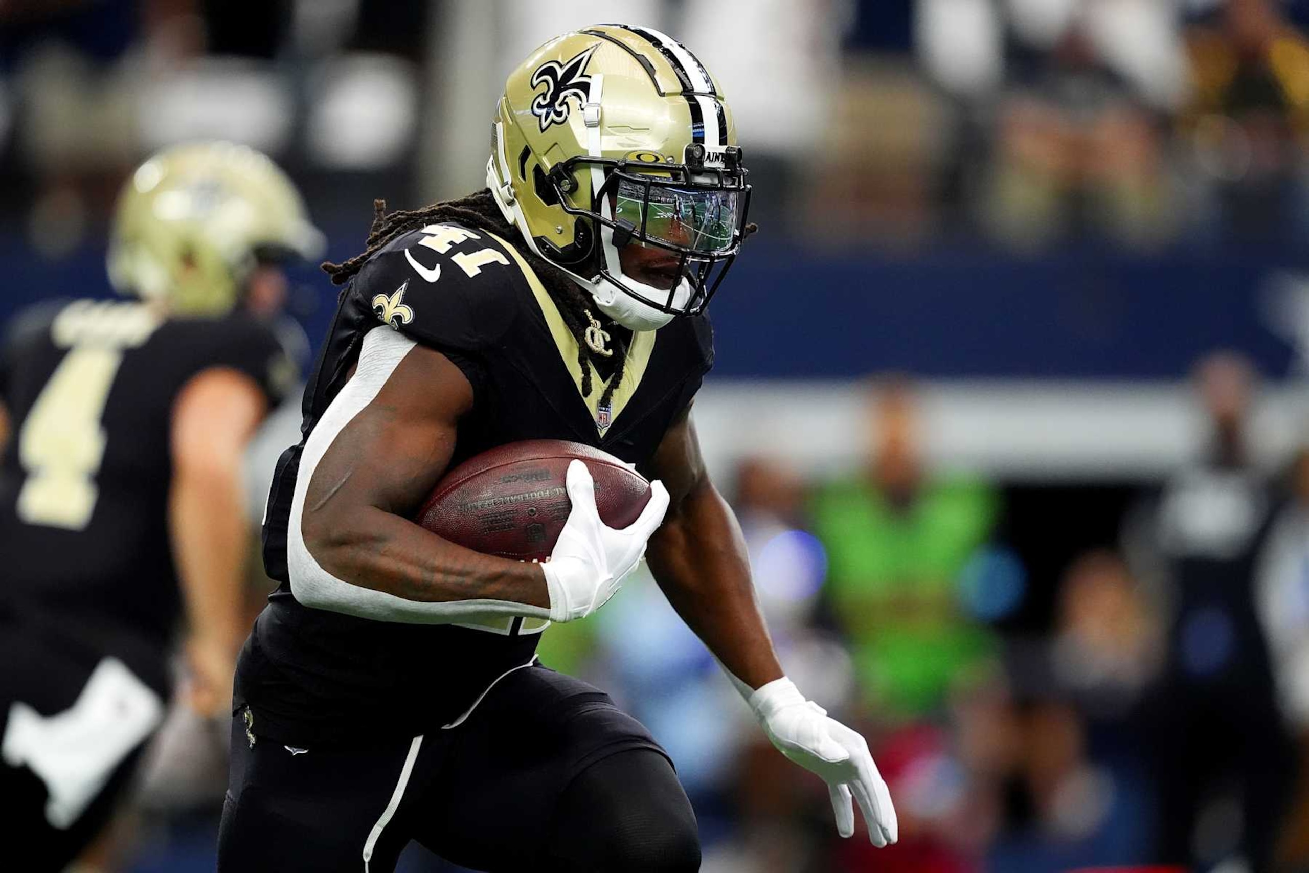 ARLINGTON, TEXAS - SEPTEMBER 15: Alvin Kamara #41 of the New Orleans Saints runs with the ball during the second quarter at AT&T Stadium on September 15, 2024 in Arlington, Texas. (Photo by Sam Hodde/Getty Images)