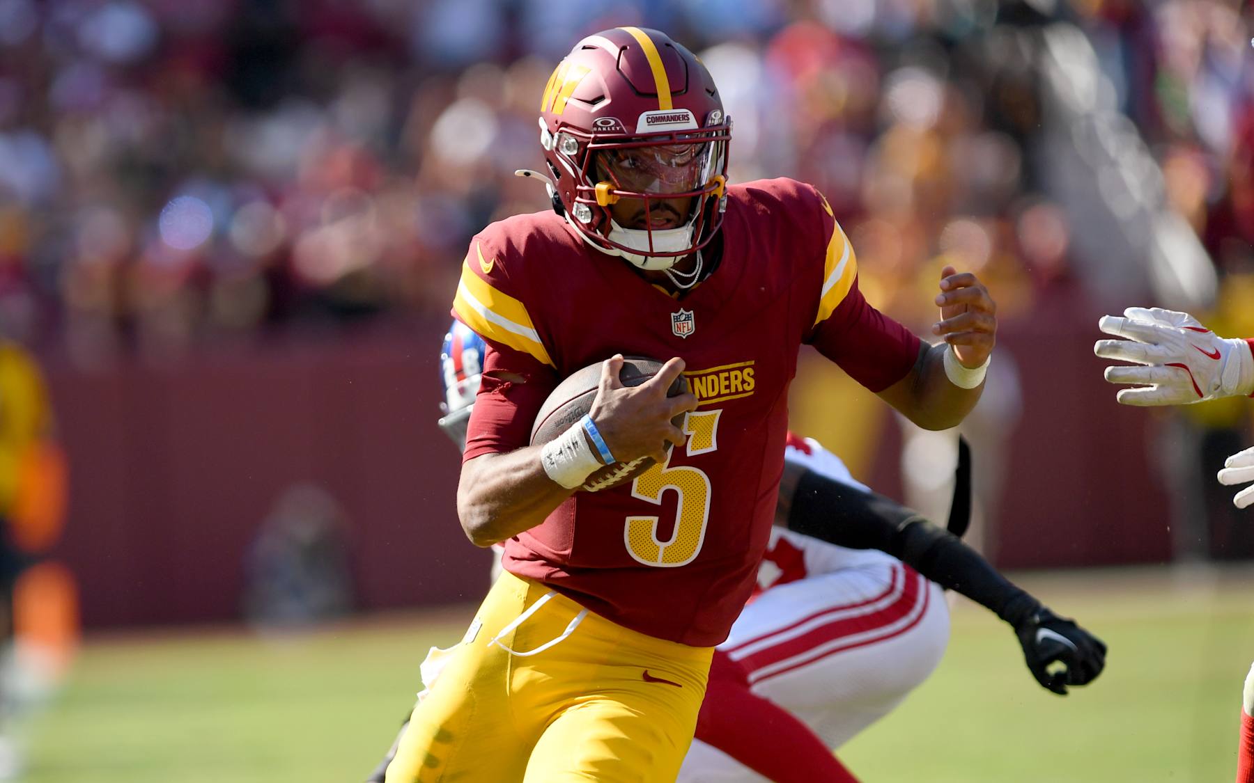 LANDOVER, MD - SEPTEMBER 15: Commanders quarterback Jayden Daniels (5) runs during the New York Giants versus Washington Commanders National Football League game at Northwest Stadium on September 15, 2024 in Landover, MD. (Photo by Randy Litzinger/Icon Sportswire via Getty Images)