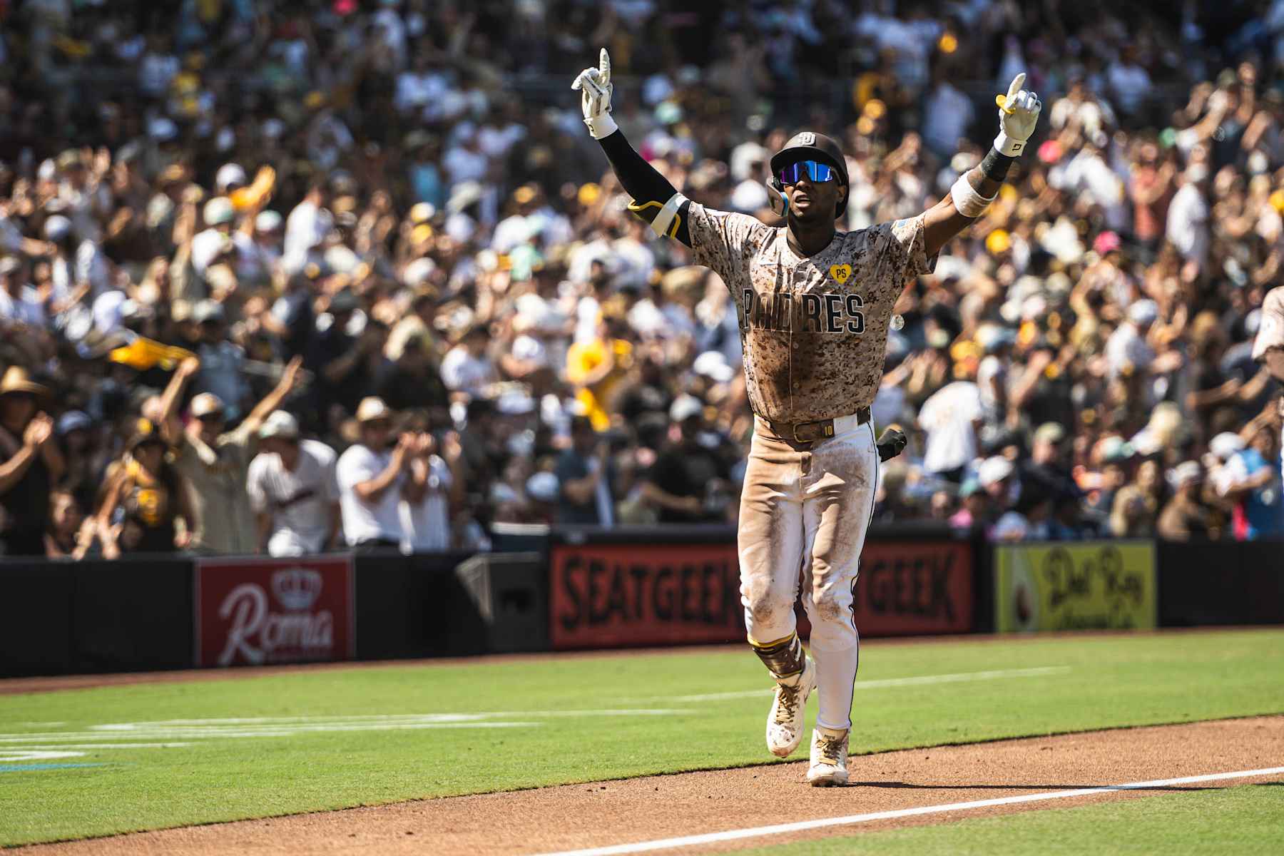 SAN DIEGO, CALIFORNIA - SEPTEMBER 22: Jurickson Profar #10 of the San Diego Padres jogs around the bases after htting a home run in the third inning against the Chicago White Sox at Petco Park on September 22, 2024 in San Diego, California. (Photo by Matt Thomas/San Diego Padres/Getty Images)