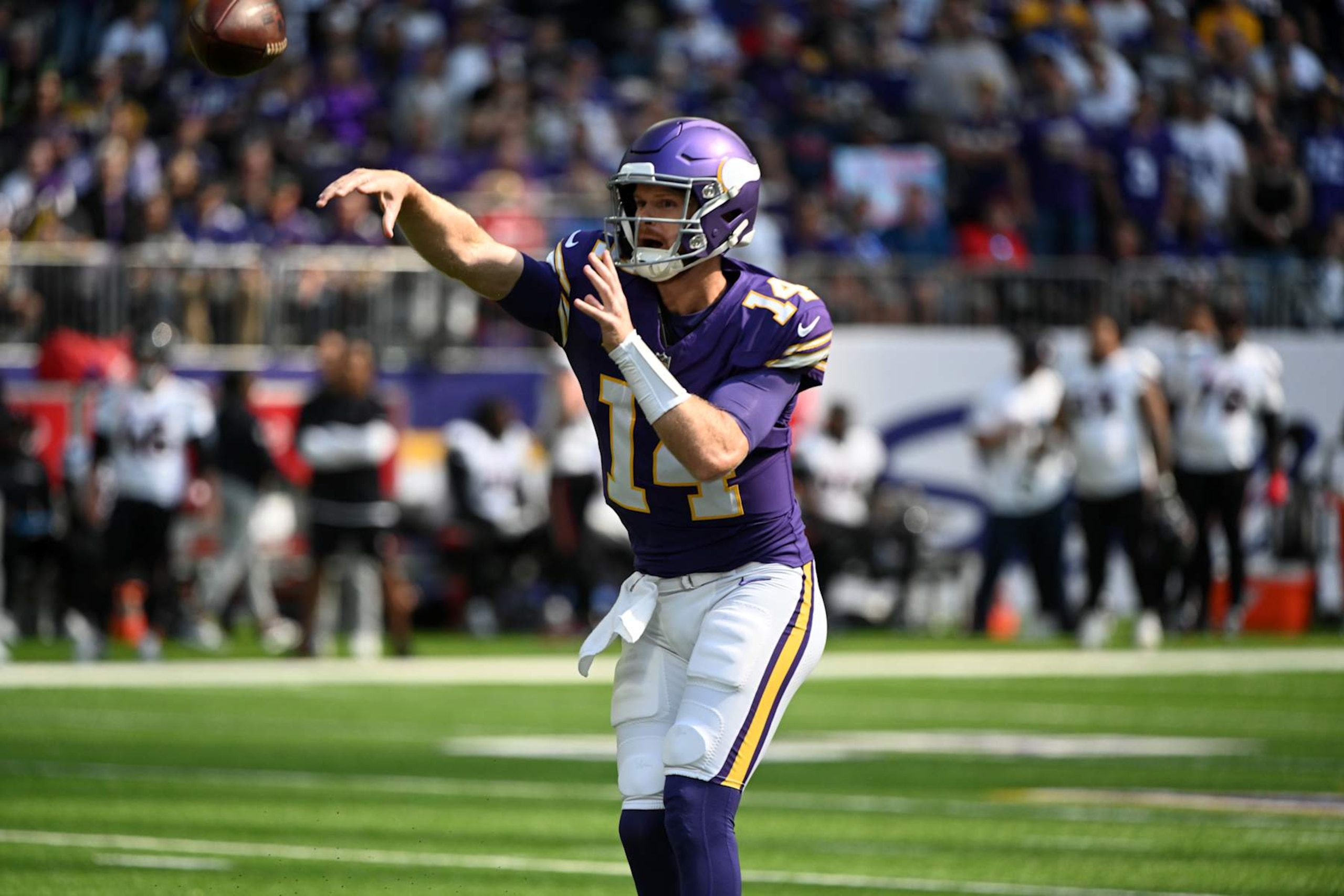 MINNEAPOLIS, MN - SEPTEMBER 22: Minnesota Vikings quarterback Sam Darnold (14) throws a pass during the NFL  game between the Houston Texans and the Minnesota Vikings on September 22, 2024, at U.S. Bank Stadium in Minneapolis, MN. (Photo by John Rivera/Icon Sportswire via Getty Images)