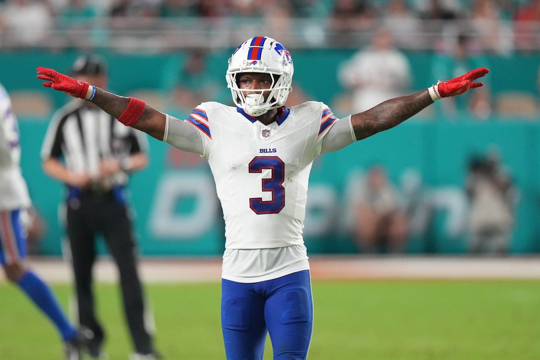 MIAMI GARDENS, FL - SEPTEMBER 12: Buffalo Bills safety Damar Hamlin (3) celebrates a defensive stop during the game between the Buffalo Bills and the Miami Dolphins on Thursday, September 12, 2024 at Hard Rock Stadium in Miami Gardens, Fla. (Photo by Peter Joneleit/Icon Sportswire via Getty Images)