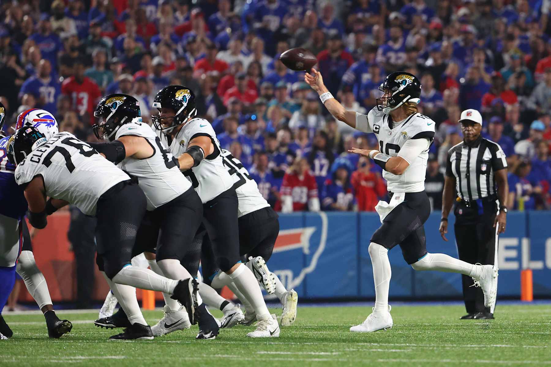 ORCHARD PARK, NEW YORK - SEPTEMBER 23: Trevor Lawrence #16 of the Jacksonville Jaguars throws a pass during the first quarter against the Buffalo Bills at Highmark Stadium on September 23, 2024 in Orchard Park, New York. (Photo by Timothy T Ludwig/Getty Images)