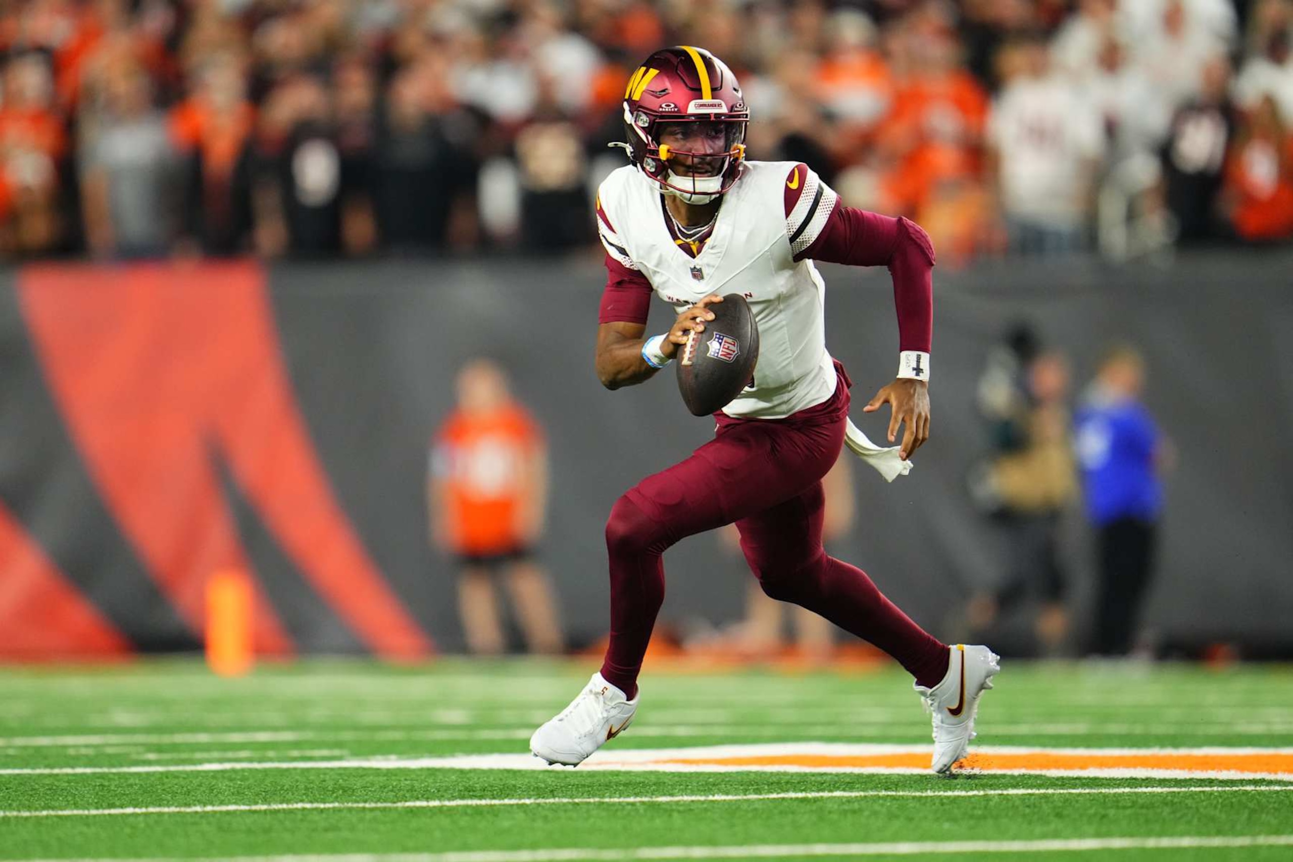 CINCINNATI, OH - SEPTEMBER 23: Jayden Daniels #5 of the Washington Commanders scrambles against the Cincinnati Bengals during the first half of an NFL football game at Paycor Stadium on September 23, 2024 in Cincinnati, Ohio. (Photo by Cooper Neill/Getty Images)