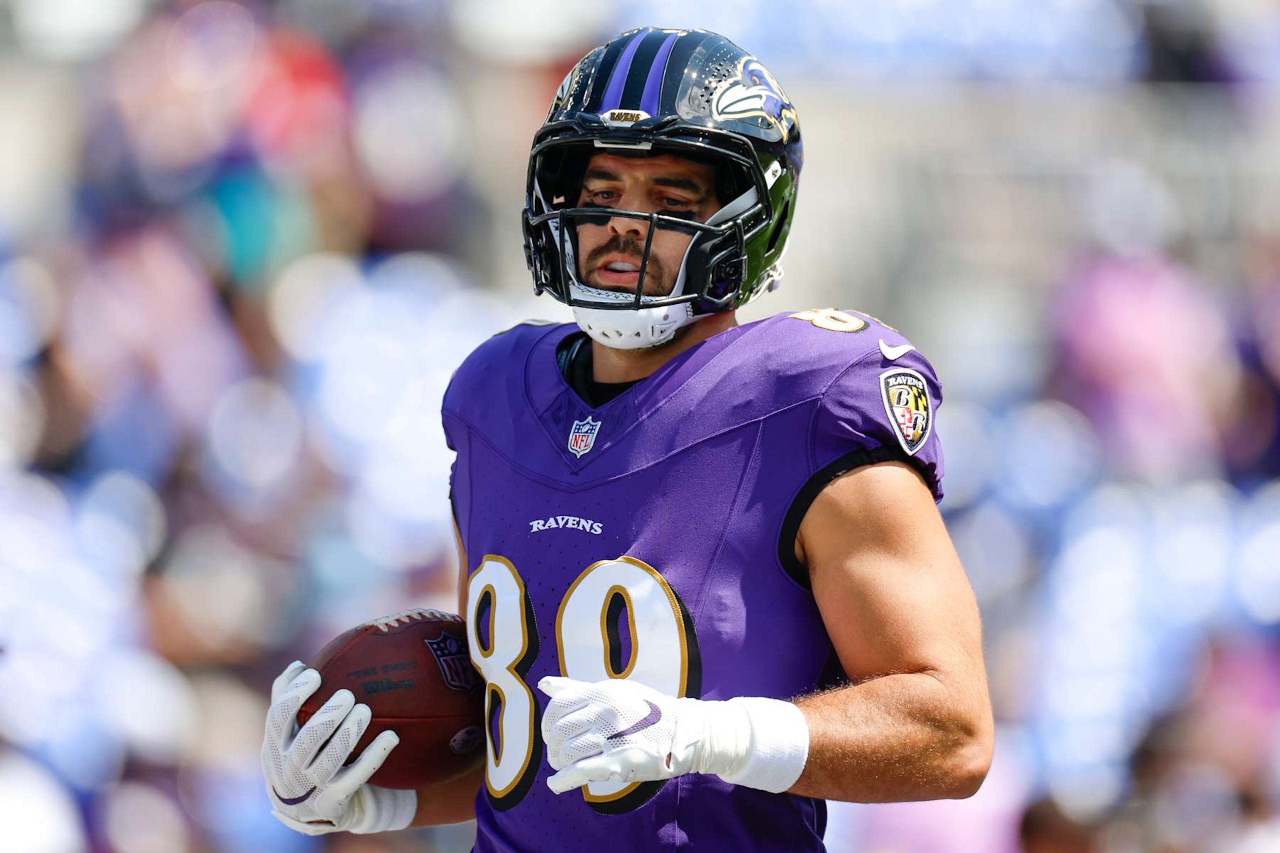 BALTIMORE, MARYLAND - SEPTEMBER 15: Mark Andrews #89 of the Baltimore Ravens warms up prior to game against the Las Vegas Raiders at M&T Bank Stadium on September 15, 2024 in Baltimore, Maryland. (Photo by Brandon Sloter/Getty Images)