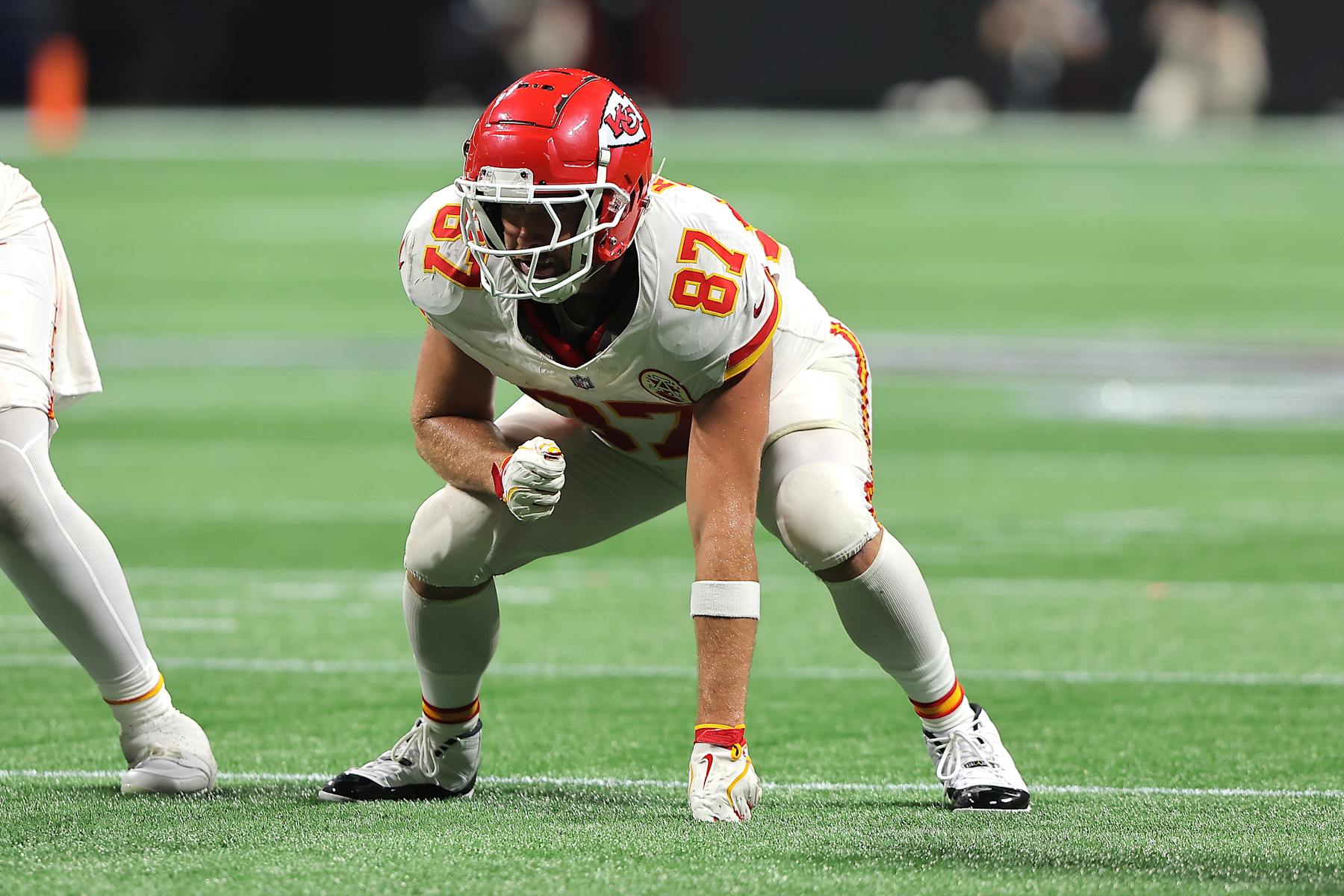 ATLANTA, GA - SEPTEMBER 22: Kansas City Chiefs tight end Travis Kelce (87) during the Sunday evening NFL game between the Atlanta Falcons and the Kansas City Chiefs on September 22, 2024 at the Mercedes-Benz Stadium in Atlanta, Georgia. (Photo by David J. Griffin/Icon Sportswire via Getty Images) ATLANTA, GA - SEPTEMBER 22: Kansas City Chiefs tight end Travis Kelce (87) during the Sunday evening NFL game between the Atlanta Falcons and the Kansas City Chiefs on September 22, 2024 at the Mercedes-Benz Stadium in Atlanta, Georgia. (Photo by David J. Griffin/Icon Sportswire via Getty Images)