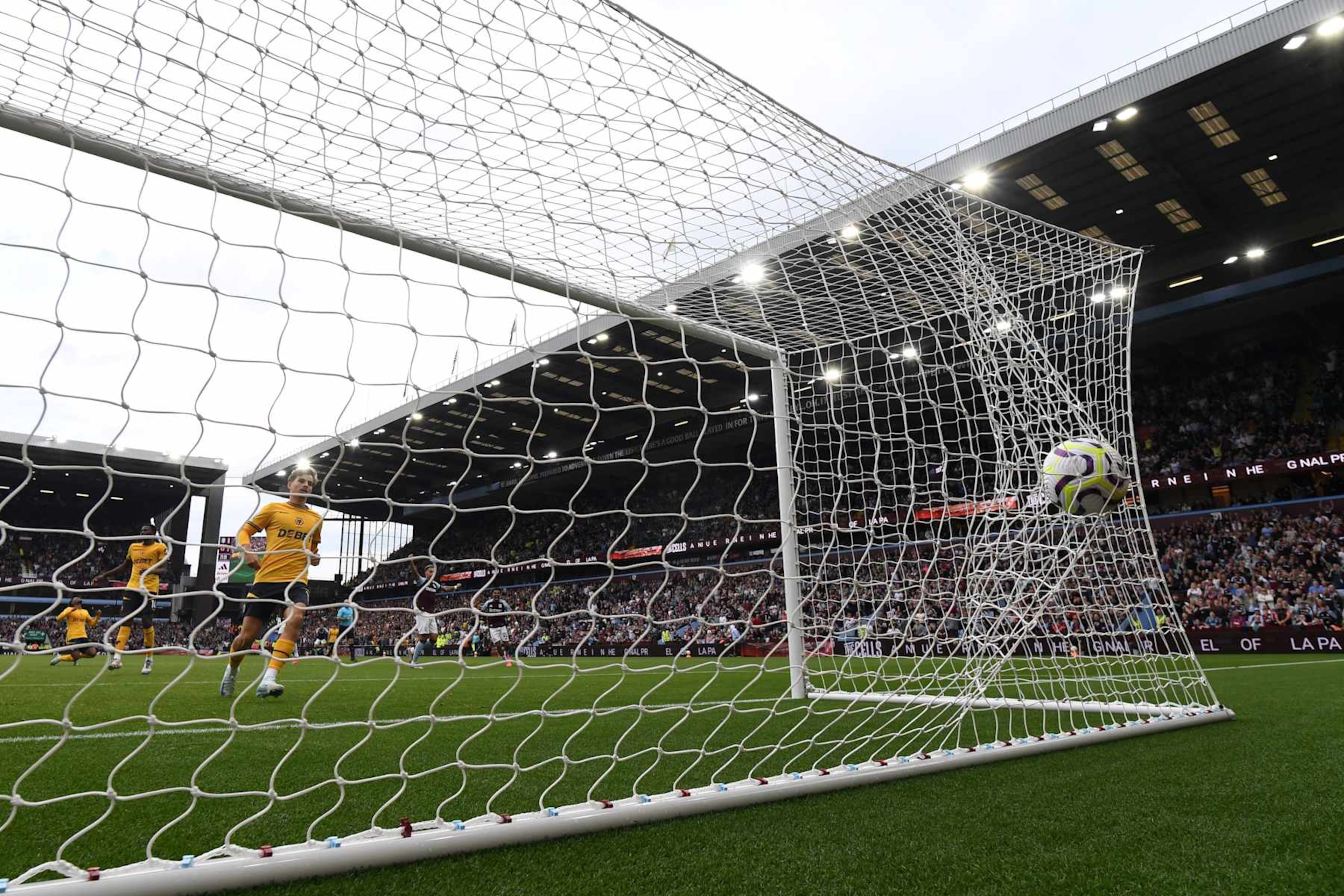 Wolverhampton concedes the 1-1 equalising goal   during the English Premier League football match between Aston Villa and Wolverhampton Wanderers at Villa Park in Birmingham, central England on September 21, 2024. (Photo by JUSTIN TALLIS / AFP) / RESTRICTED TO EDITORIAL USE. No use with unauthorized audio, video, data, fixture lists, club/league logos or 'live' services. Online in-match use limited to 120 images. An additional 40 images may be used in extra time. No video emulation. Social media in-match use limited to 120 images. An additional 40 images may be used in extra time. No use in betting publications, games or single club/league/player publications. /  (Photo by JUSTIN TALLIS/AFP via Getty Images)