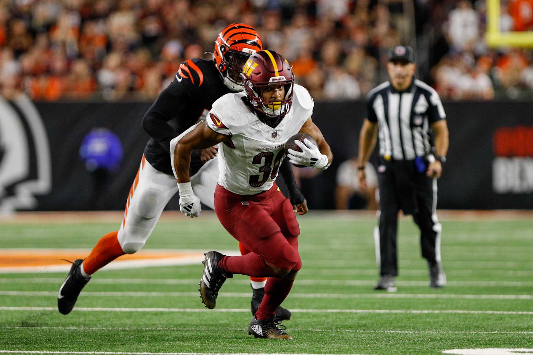 CINCINNATI, OH - SEPTEMBER 23: Washington Commanders running back Austin Ekeler (30) carries the ball during the game against the Washington Commanders and the Cincinnati Bengals on September 23, 2024, at Paycor Stadium in Cincinnati, OH. (Photo by Ian Johnson/Icon Sportswire via Getty Images)