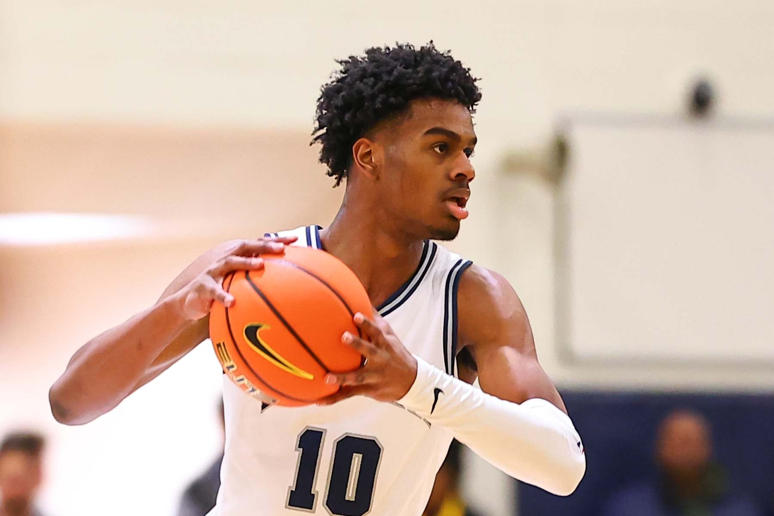SOMERSET, NJ - FEBRUARY 01:  Jalen Haralson #10 of La Lumiere School controls the ball during the first quarter of the EYBL Metro Classic High School basketball game against Montverde Academy on February 1, 2024 at Franklin High School in Somerset, New Jersey.  (Photo by Rich Graessle/Icon Sportswire via Getty Images)