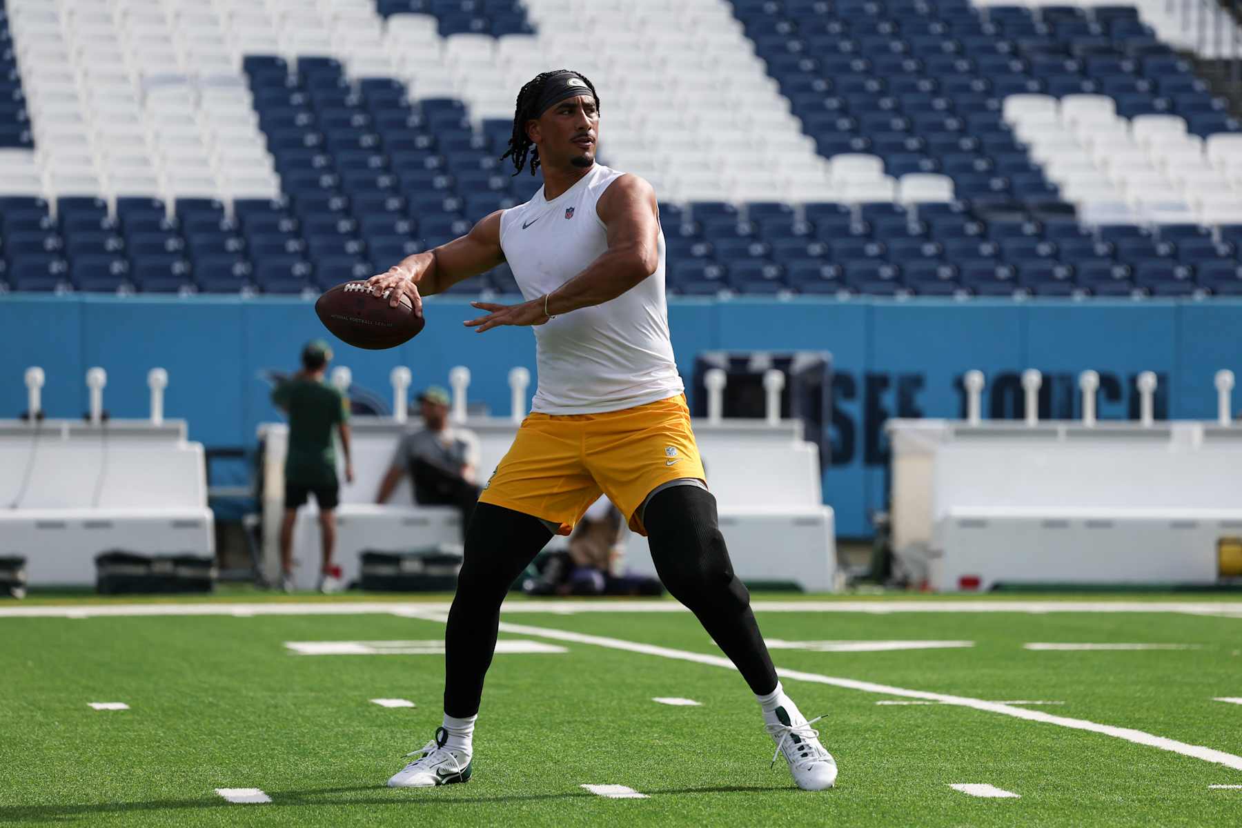 NASHVILLE, TENNESSEE - SEPTEMBER 22: Jordan Love #10 of the Green Bay Packers warms up before an NFL football game against the Tennessee Titans at Nissan Stadium on September 22, 2024 in Nashville, Tennessee. (Photo by Kara Durrette/Getty Images)