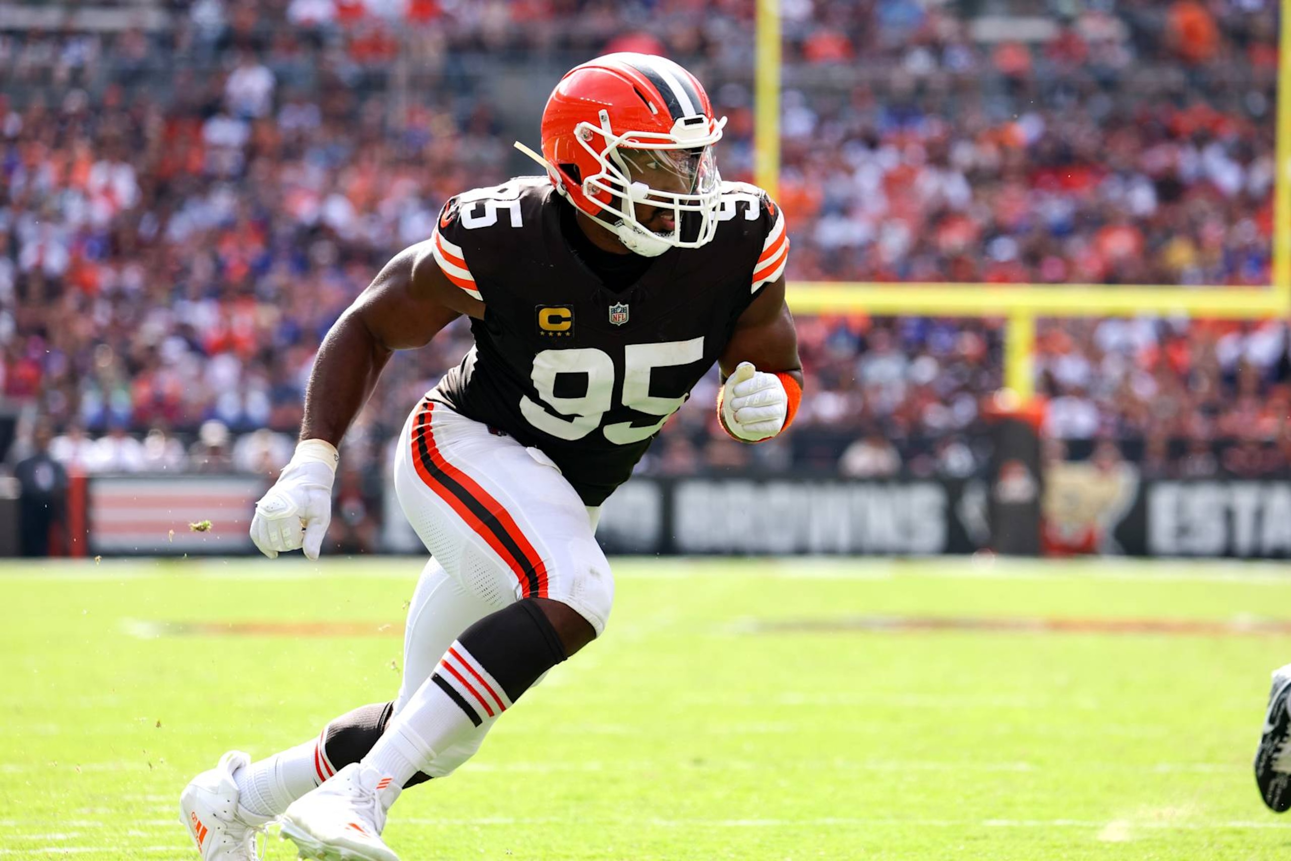 CLEVELAND, OH - SEPTEMBER 22: Cleveland Browns defensive end Myles Garrett (95) defends during the third quarter of the National Football League game between the New York Giants and Cleveland Browns on September 22, 2024, at Huntington Bank Field in Cleveland, OH. (Photo by Frank Jansky/Icon Sportswire via Getty Images) CLEVELAND, OH - SEPTEMBER 22: Cleveland Browns defensive end Myles Garrett (95) defends during the third quarter of the National Football League game between the New York Giants and Cleveland Browns on September 22, 2024, at Huntington Bank Field in Cleveland, OH. (Photo by Frank Jansky/Icon Sportswire via Getty Images)