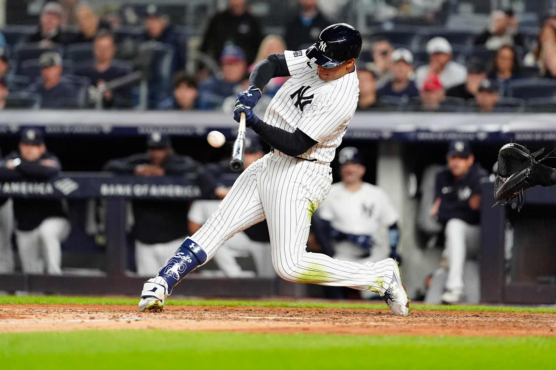 BRONX, NY - SEPTEMBER 25: New York Yankees Right Fielder Juan Soto (22) hits a two run home run during the fifth inning of the Major League Baseball game between the Baltimore Orioles and the New York Yankees on September 25, 2024, at Yankee Stadium in the Bronx, NY. (Photo by Gregory Fisher/Icon Sportswire via Getty Images)