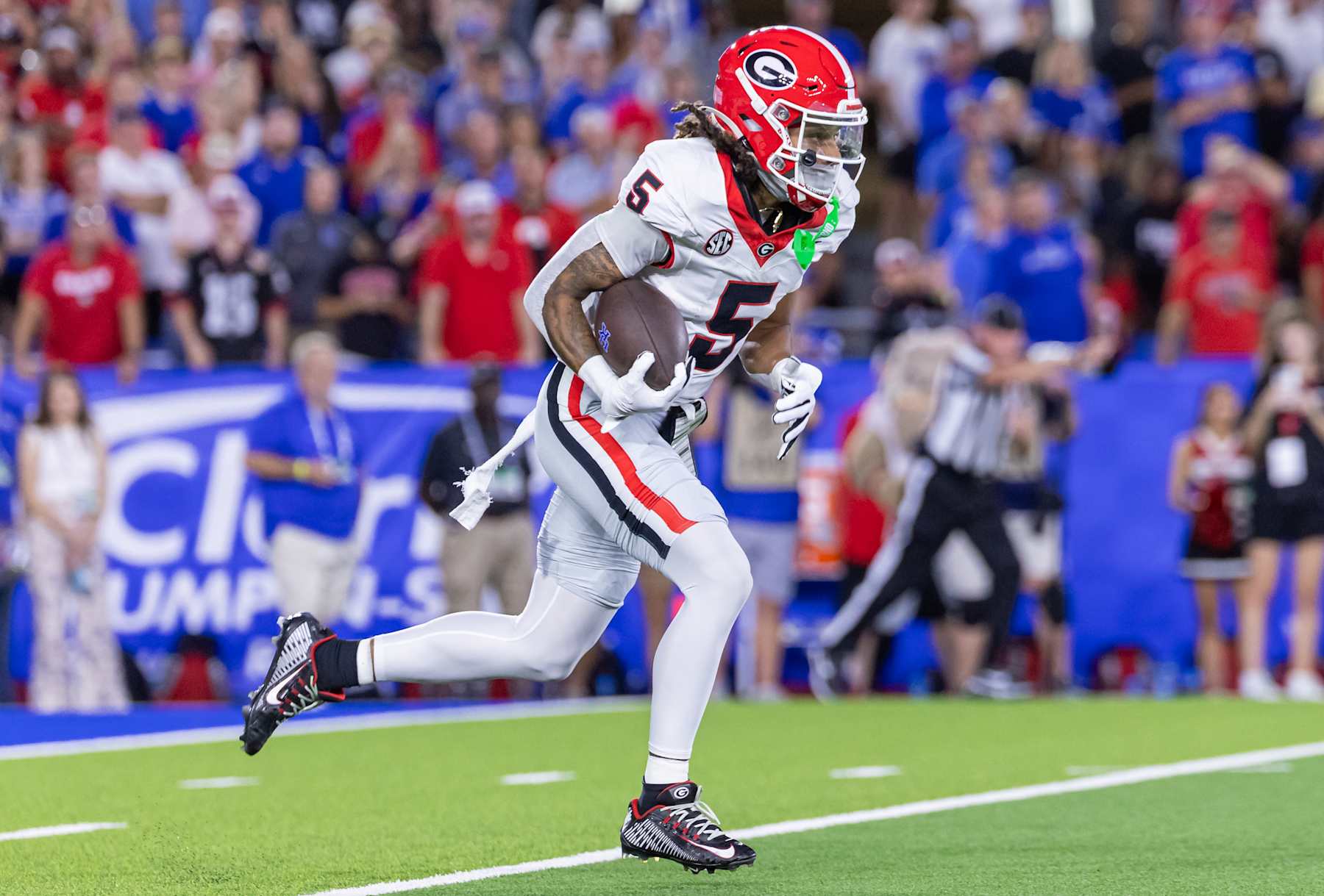 LEXINGTON, KENTUCKY - SEPTEMBER 14: Anthony Evans III #5 of the Georgia Bulldogs runs the ball during the game against the Kentucky Wildcats at Kroger Field on September 14, 2024 in Lexington, Kentucky. (Photo by Michael Hickey/Getty Images)