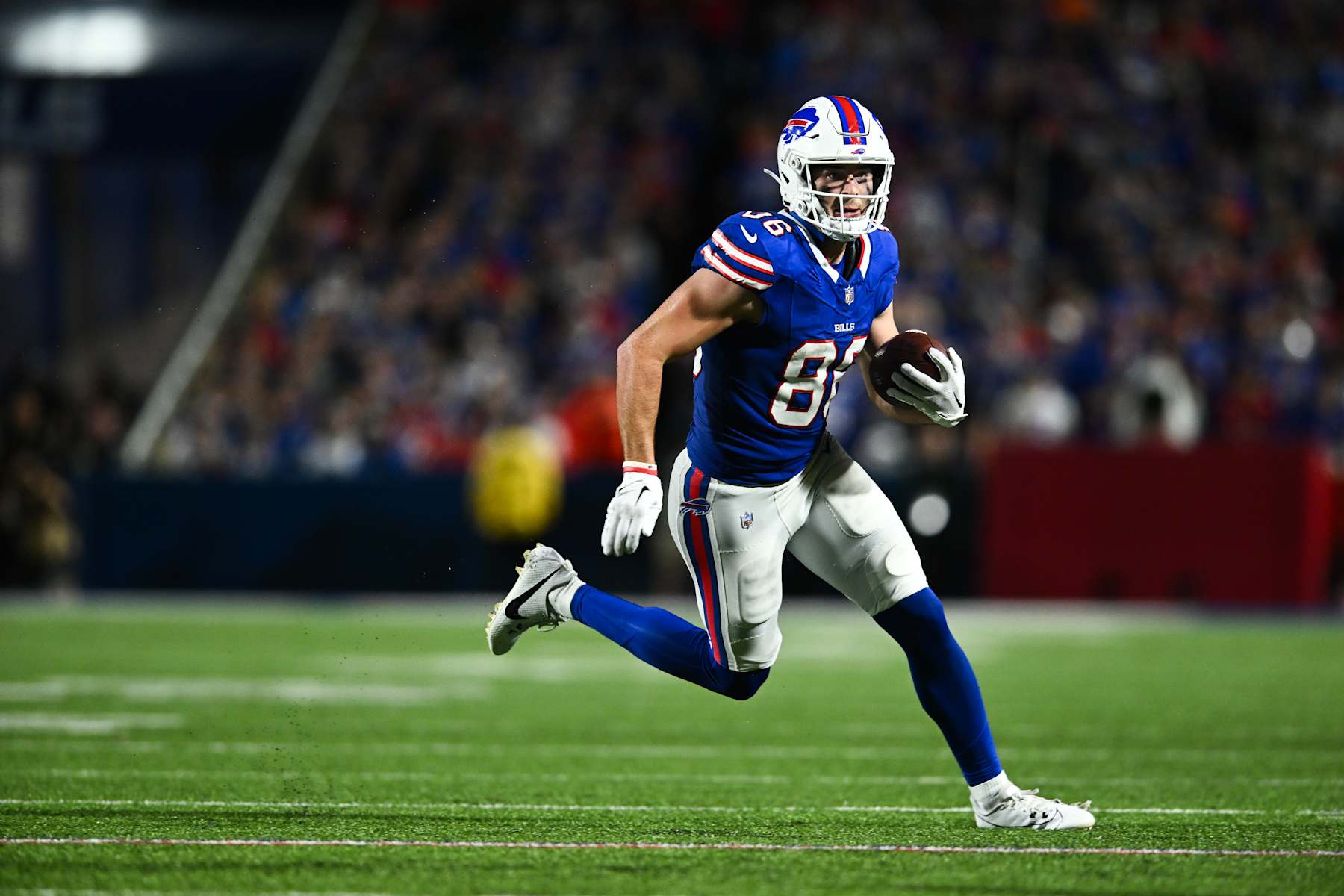 ORCHARD PARK, NEW YORK - SEPTEMBER 23: Dalton Kincaid #86 of the Buffalo Bills runs with the football against the Jacksonville Jaguars at Highmark Stadium on September 23, 2024 in Orchard Park, New York. (Photo by Kathryn Riley/Getty Images)