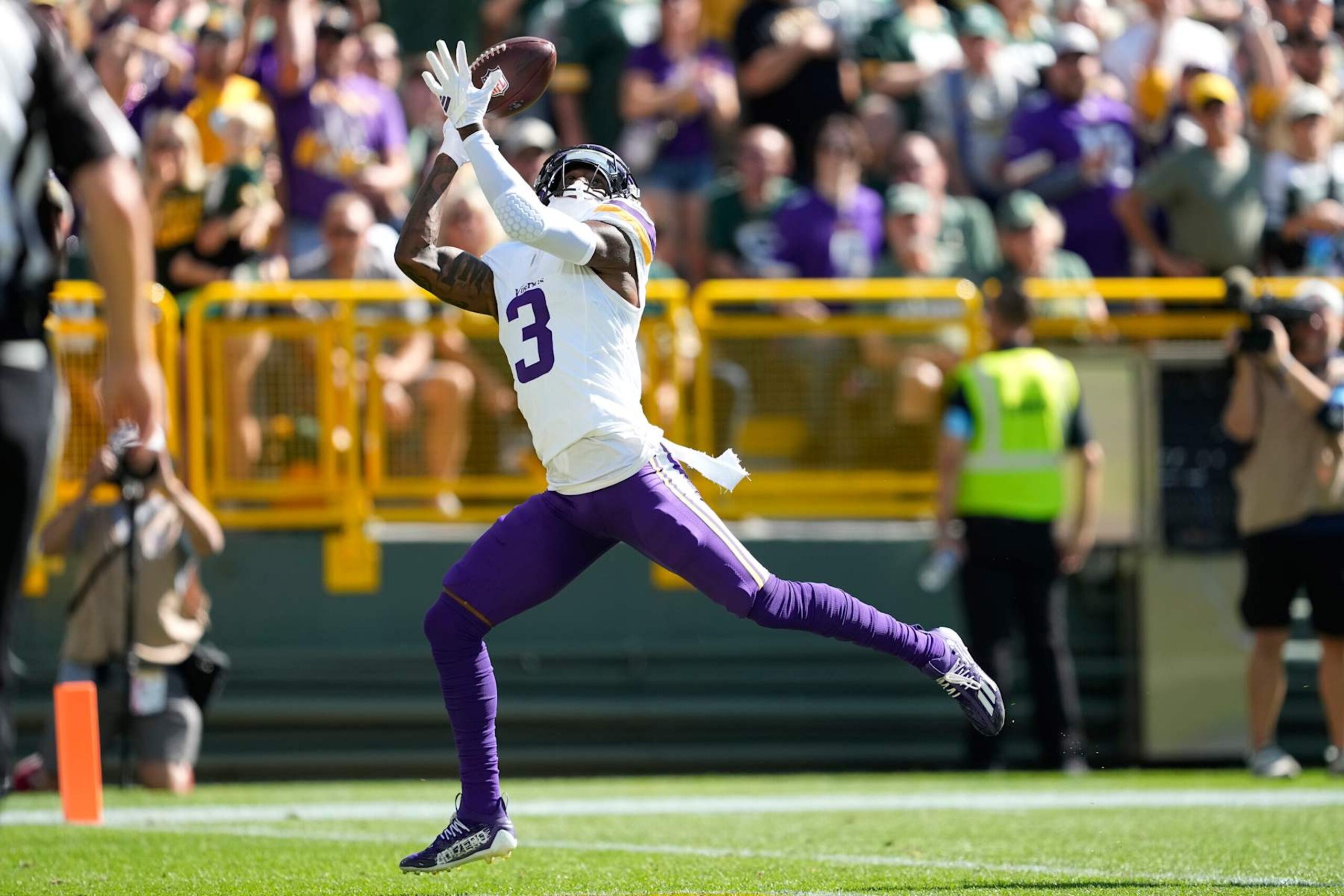 GREEN BAY, WISCONSIN - SEPTEMBER 29: Jordan Addison #3 of the Minnesota Vikings catches a pass for a touchdown against the Green Bay Packers during the first quarter of the game at Lambeau Field on September 29, 2024 in Green Bay, Wisconsin. (Photo by Patrick McDermott/Getty Images) GREEN BAY, WISCONSIN - SEPTEMBER 29: Jordan Addison #3 of the Minnesota Vikings catches a pass for a touchdown against the Green Bay Packers during the first quarter of the game at Lambeau Field on September 29, 2024 in Green Bay, Wisconsin. (Photo by Patrick McDermott/Getty Images)