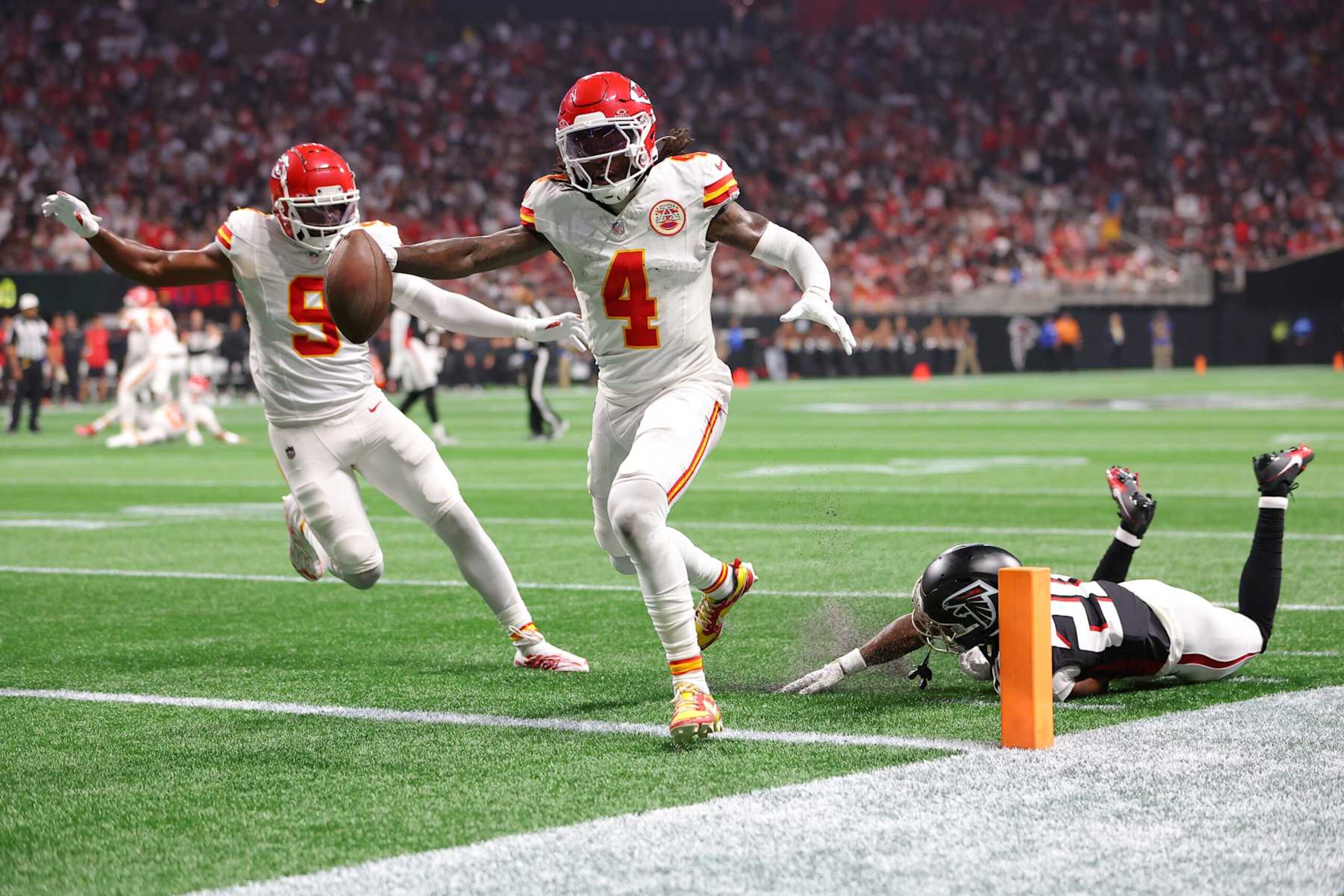 ATLANTA, GEORGIA - SEPTEMBER 22: Rashee Rice #4 of the Kansas City Chiefs scores a touchdown while defended by Dee Alford #20 of the Atlanta Falcons during the second quarter at Mercedes-Benz Stadium on September 22, 2024 in Atlanta, Georgia. (Photo by Kevin C. Cox/Getty Images)