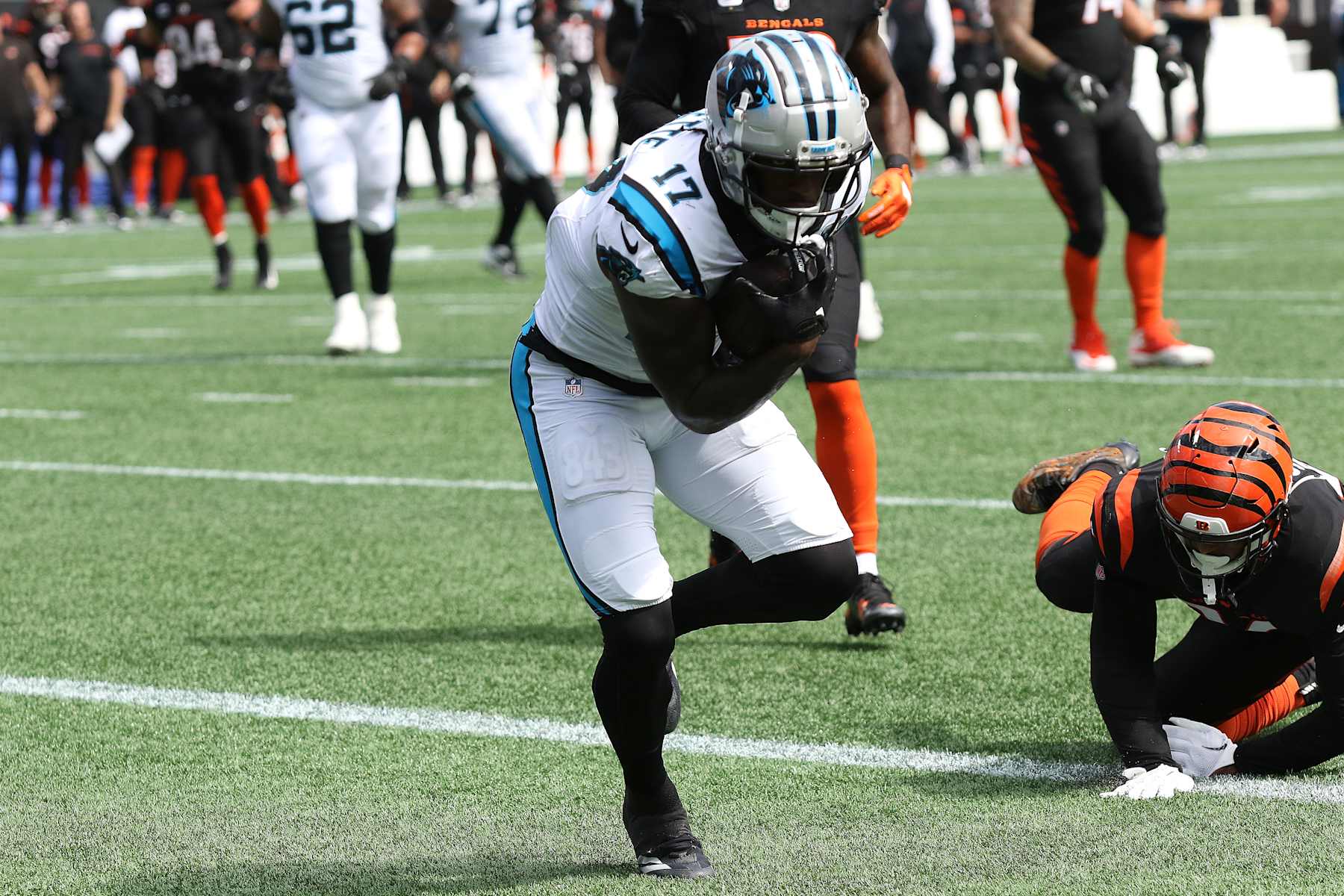 CHARLOTTE, NC - SEPTEMBER 29: Carolina Panthers wide receiver Xavier Legette (17) catches a touchdown pass during an NFL football game between the Cincinnati Bengals and the Carolina Panthers on September 29, 2024 at Bank of America Stadium in Charlotte N.C. (Photo by John Byrum/Icon Sportswire via Getty Images)