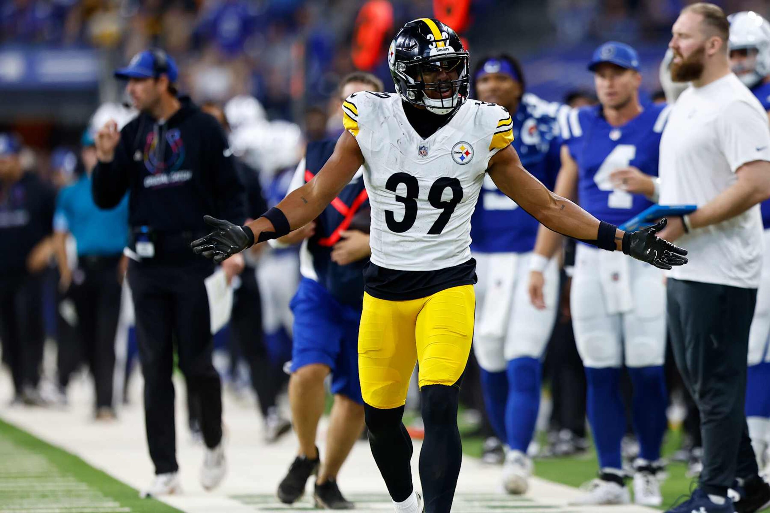 INDIANAPOLIS, IN - SEPTEMBER 29: Pittsburgh Steelers safety Minkah Fitzpatrick (39) reacts to the call during and NFL game between the Pittsburgh Steelers and the Indianapolis Colts on September 29, 2024 at Lucas Oil Stadium in Indianapolis, IN. (Photo by Jeffrey Brown/Icon Sportswire via Getty Images) INDIANAPOLIS, IN - SEPTEMBER 29: Pittsburgh Steelers safety Minkah Fitzpatrick (39) reacts to the call during and NFL game between the Pittsburgh Steelers and the Indianapolis Colts on September 29, 2024 at Lucas Oil Stadium in Indianapolis, IN. (Photo by Jeffrey Brown/Icon Sportswire via Getty Images)