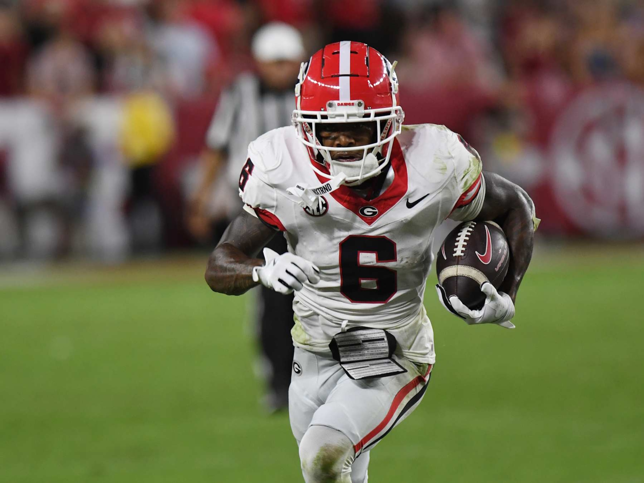 TUSCALOOSA, AL - SEPTEMBER 28: Georgia Bulldogs wide receiver Dominic Lovett (6) rushes the ball during the college football game between the Georgia Bulldogs and the Alabama Crimson Tide on September 28, 2024, at Bryant-Denny Stadium in Tuscaloosa, AL. (Photo by Jeffrey Vest/Icon Sportswire via Getty Images)