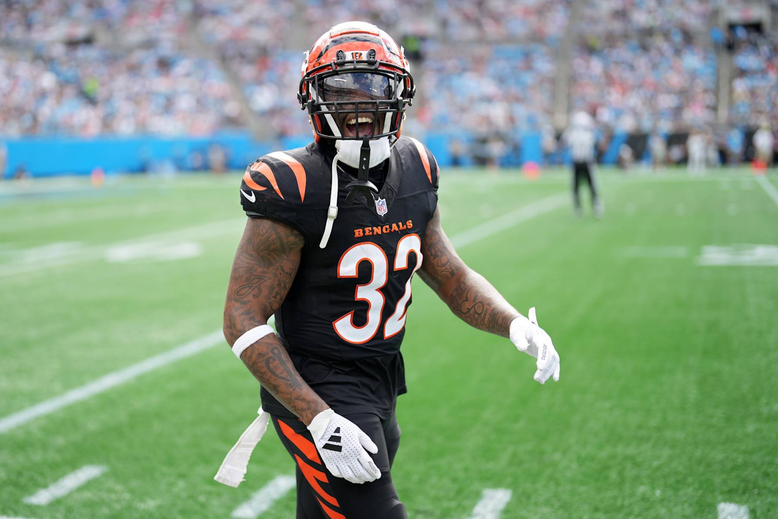 CHARLOTTE, NORTH CAROLINA - SEPTEMBER 29: Trayveon Williams #32 of the Cincinnati Bengals reacts during the third quarter against the Carolina Panthers at Bank of America Stadium on September 29, 2024 in Charlotte, North Carolina. (Photo by Grant Halverson/Getty Images) CHARLOTTE, NORTH CAROLINA - SEPTEMBER 29: Trayveon Williams #32 of the Cincinnati Bengals reacts during the third quarter against the Carolina Panthers at Bank of America Stadium on September 29, 2024 in Charlotte, North Carolina. (Photo by Grant Halverson/Getty Images)
