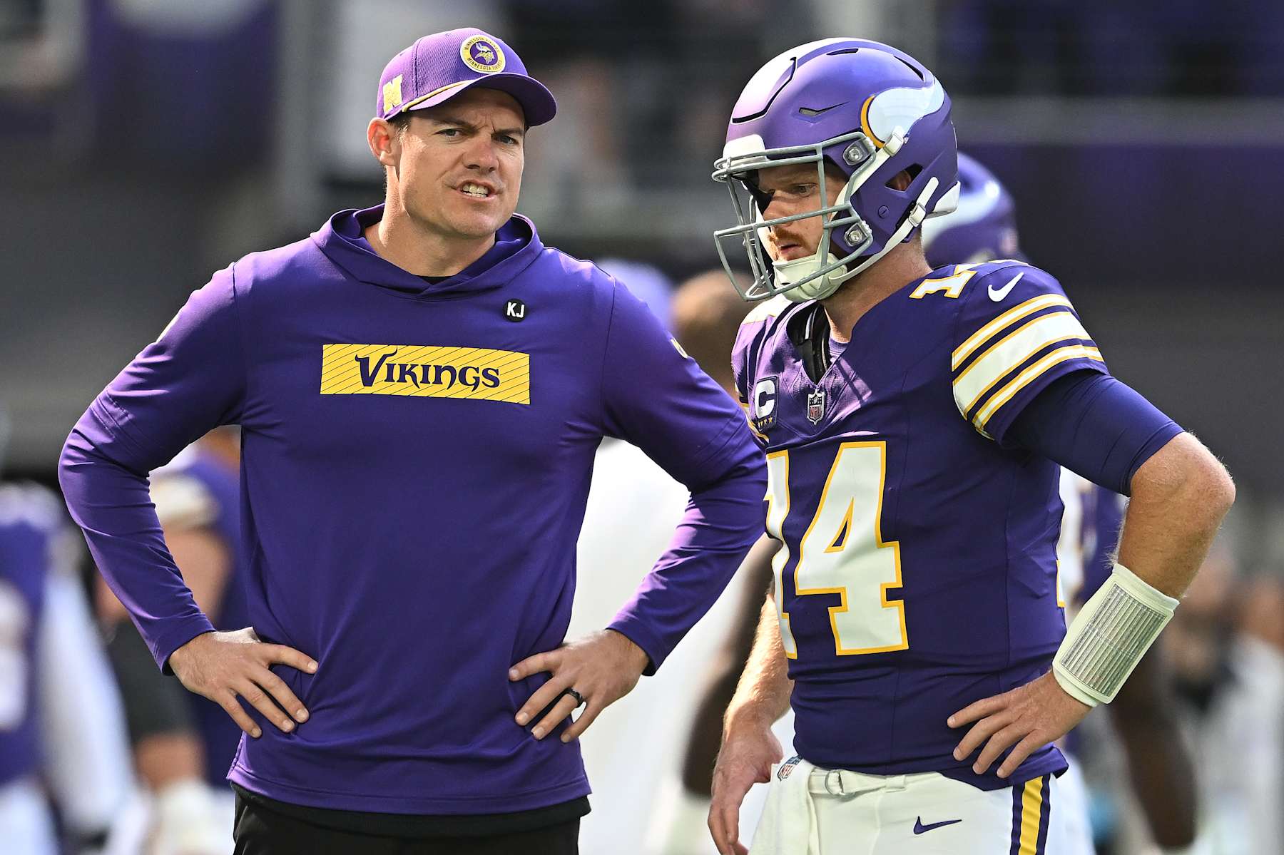 MINNEAPOLIS, MINNESOTA - SEPTEMBER 22: Kevin O'Connell, head coach of the Minnesota Vikings, speaks to quarterback Sam Darnold #14 before the game against the Houston Texans at U.S. Bank Stadium on September 22, 2024 in Minneapolis, Minnesota. (Photo by Stephen Maturen/Getty Images)