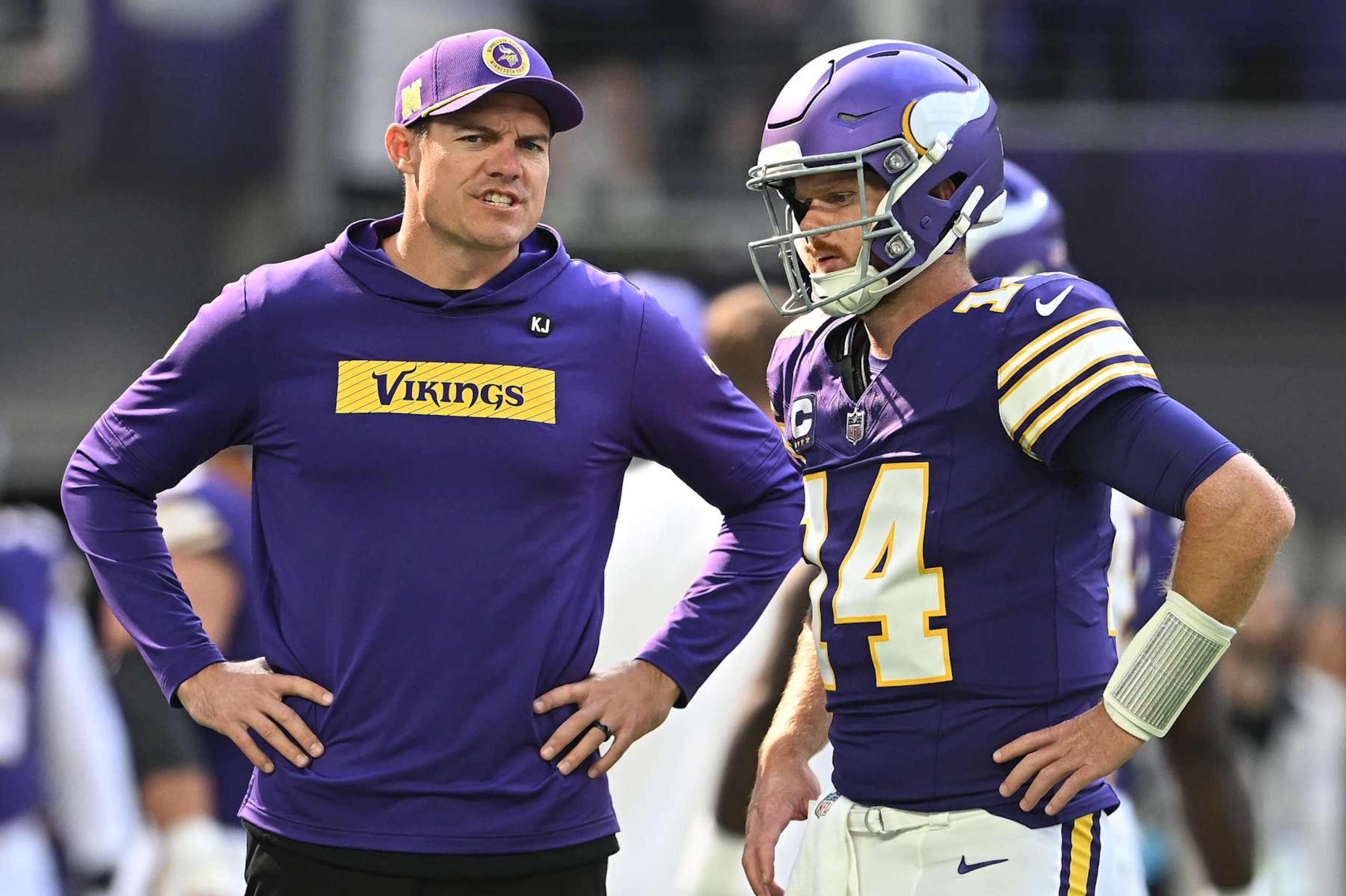 MINNEAPOLIS, MINNESOTA - SEPTEMBER 22: Kevin O'Connell, head coach of the Minnesota Vikings, speaks to quarterback Sam Darnold #14 before the game against the Houston Texans at U.S. Bank Stadium on September 22, 2024 in Minneapolis, Minnesota. (Photo by Stephen Maturen/Getty Images)