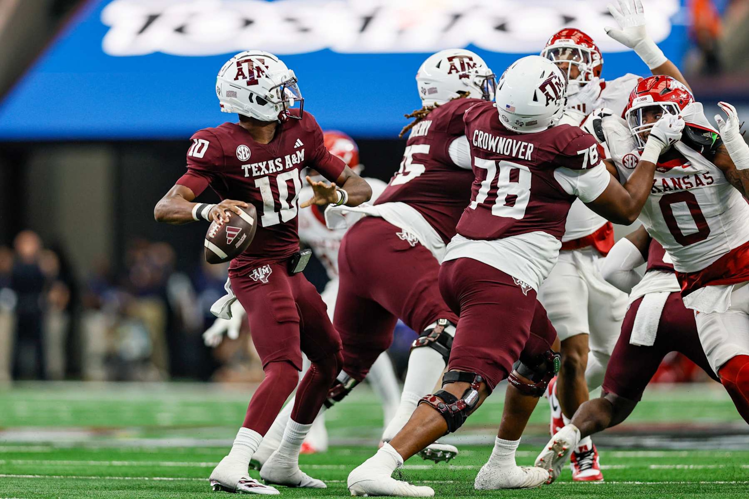 ARLINGTON, TX - SEPTEMBER 28: Texas A&M Aggies quarterback Marcel Reed (10) throws downfield for an open receiver during the Southwest Classic game between the Arkansas Razorbacks and the Texas A&M Aggies on September 28, 2024 at AT&T Stadium in Arlington, Texas. (Photo by Matthew Pearce/Icon Sportswire via Getty Images)