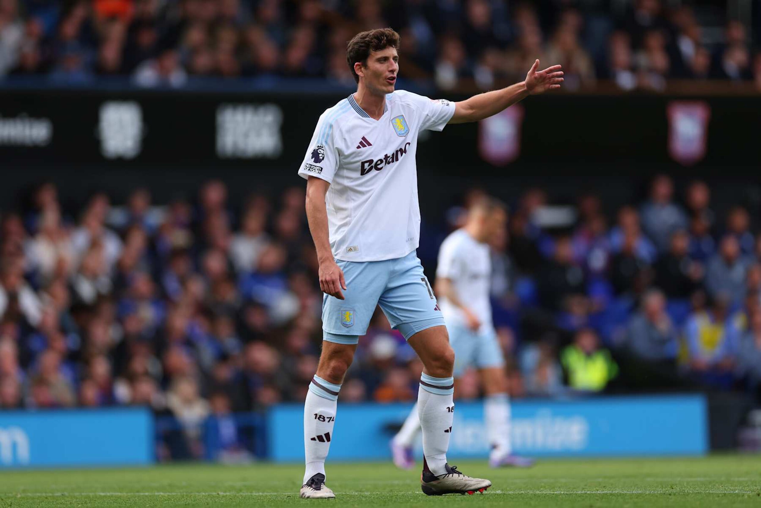 IPSWICH, ENGLAND - SEPTEMBER 29: Pau Torres of Aston Villa  during the Premier League match between Ipswich Town FC and Aston Villa FC at Portman Road on September 29, 2024 in Ipswich, England. (Photo by Marc Atkins/Getty Images)