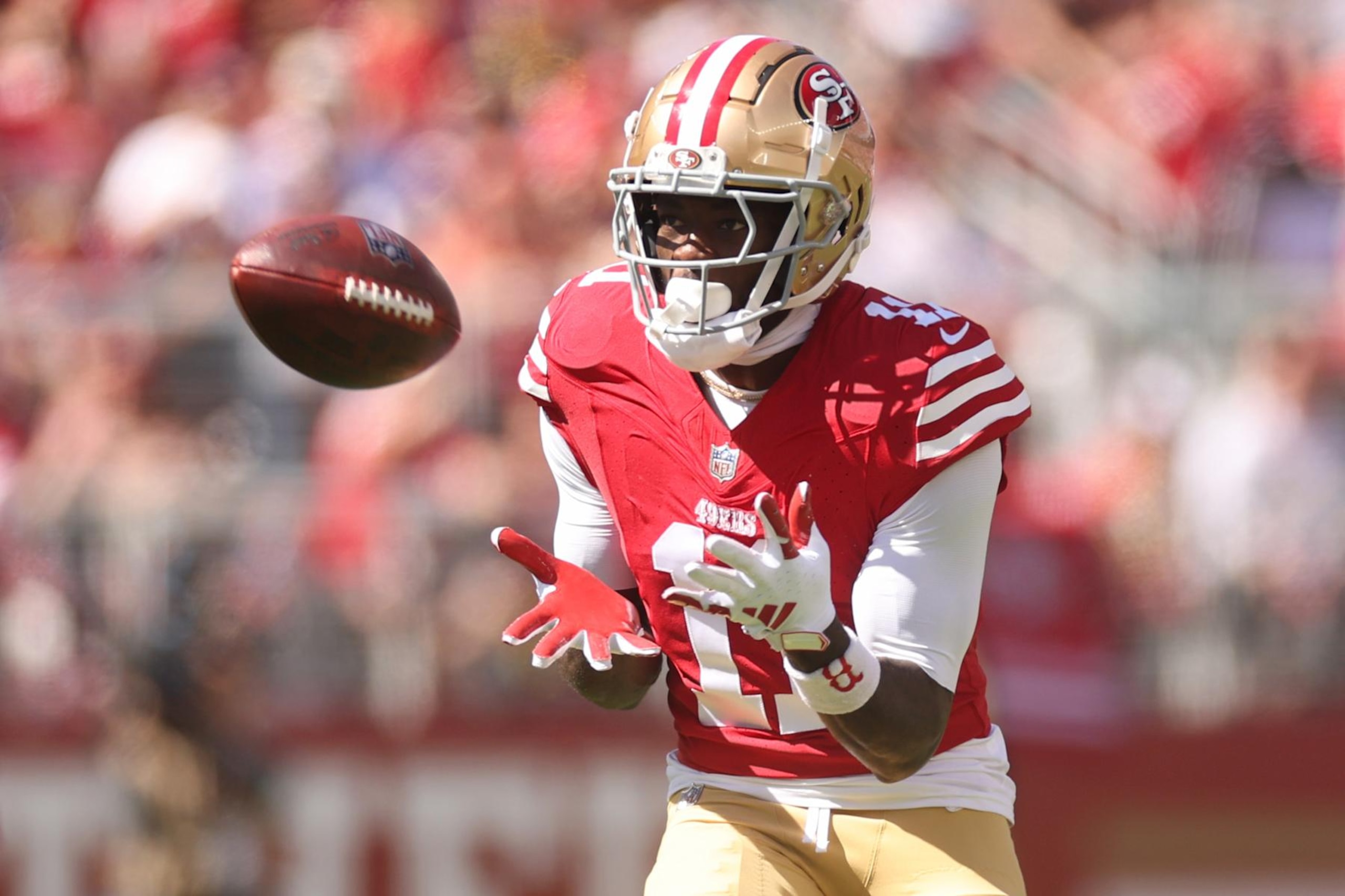 SANTA CLARA, CALIFORNIA - SEPTEMBER 29: Brandon Aiyuk #11 of the San Francisco 49ers catches a pass in the first quarter against the New England Patriots at Levi's Stadium on September 29, 2024 in Santa Clara, California. (Photo by Ezra Shaw/Getty Images)