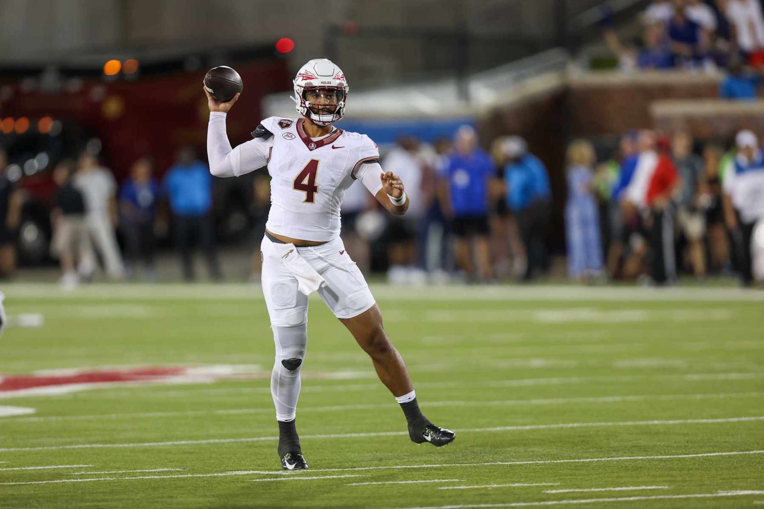 DALLAS, TX - SEPTEMBER 28: Florida State Seminoles quarterback DJ Uiagalelei (4) passes during the game between SMU and Florida State on September 28, 2024 at Gerald J. Ford Stadium in Dallas, TX. (Photo by George Walker/Icon Sportswire via Getty Images)