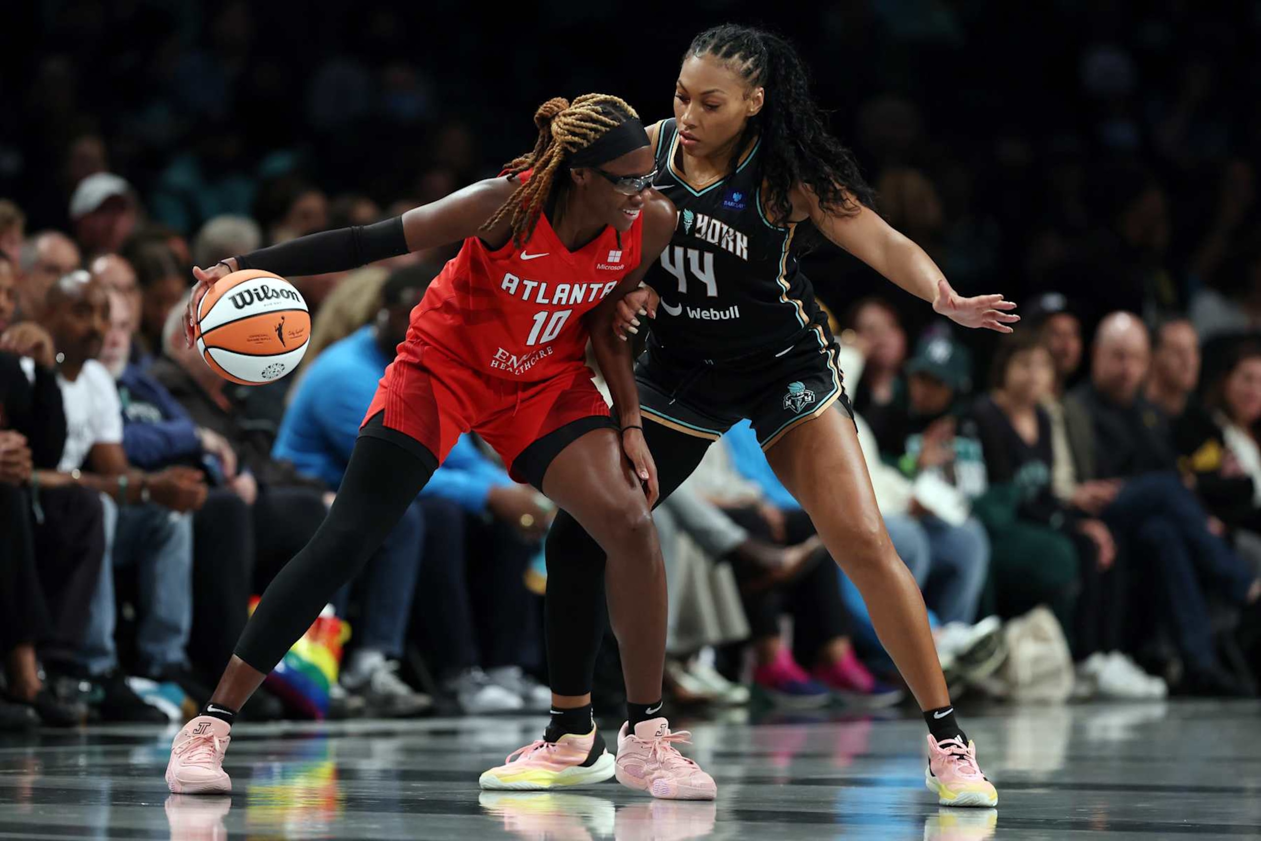 NEW YORK, NEW YORK - SEPTEMBER 24: Rhyne Howard #10 of the Atlanta Dream dribbles against Betnijah Laney-Hamilton #44 of the New York Liberty during the first half in Game Two of Round One of the WNBA Playoffs at Barclays Center on September 24, 2024 in the Brooklyn borough of New York City. NOTE TO USER: User expressly acknowledges and agrees that, by downloading and or using this photograph, User is consenting to the terms and conditions of the Getty Images License Agreement. (Photo by Sarah Stier/Getty Images)