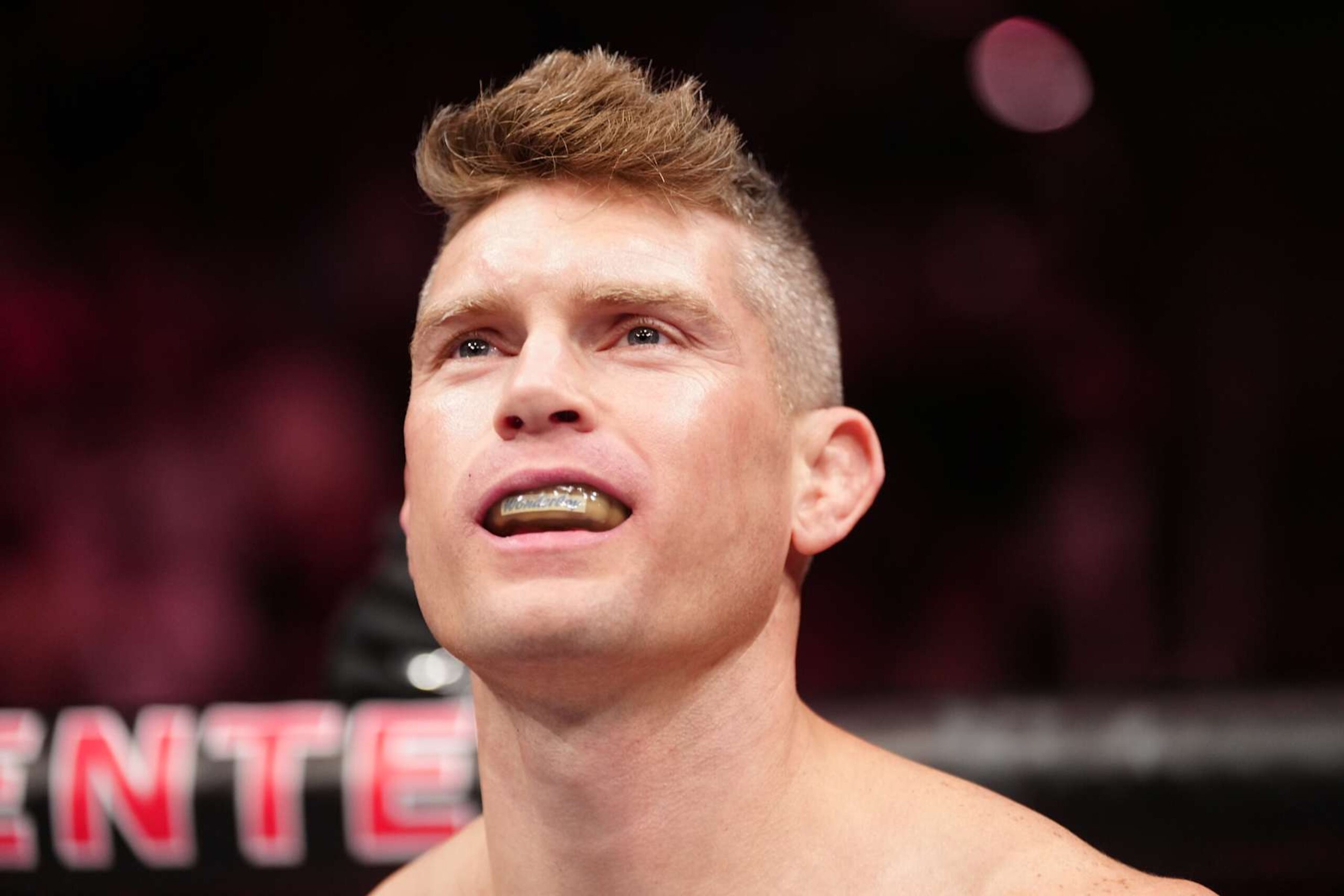 Stephen Thompson prepares to fight Kevin Holland in 2022.