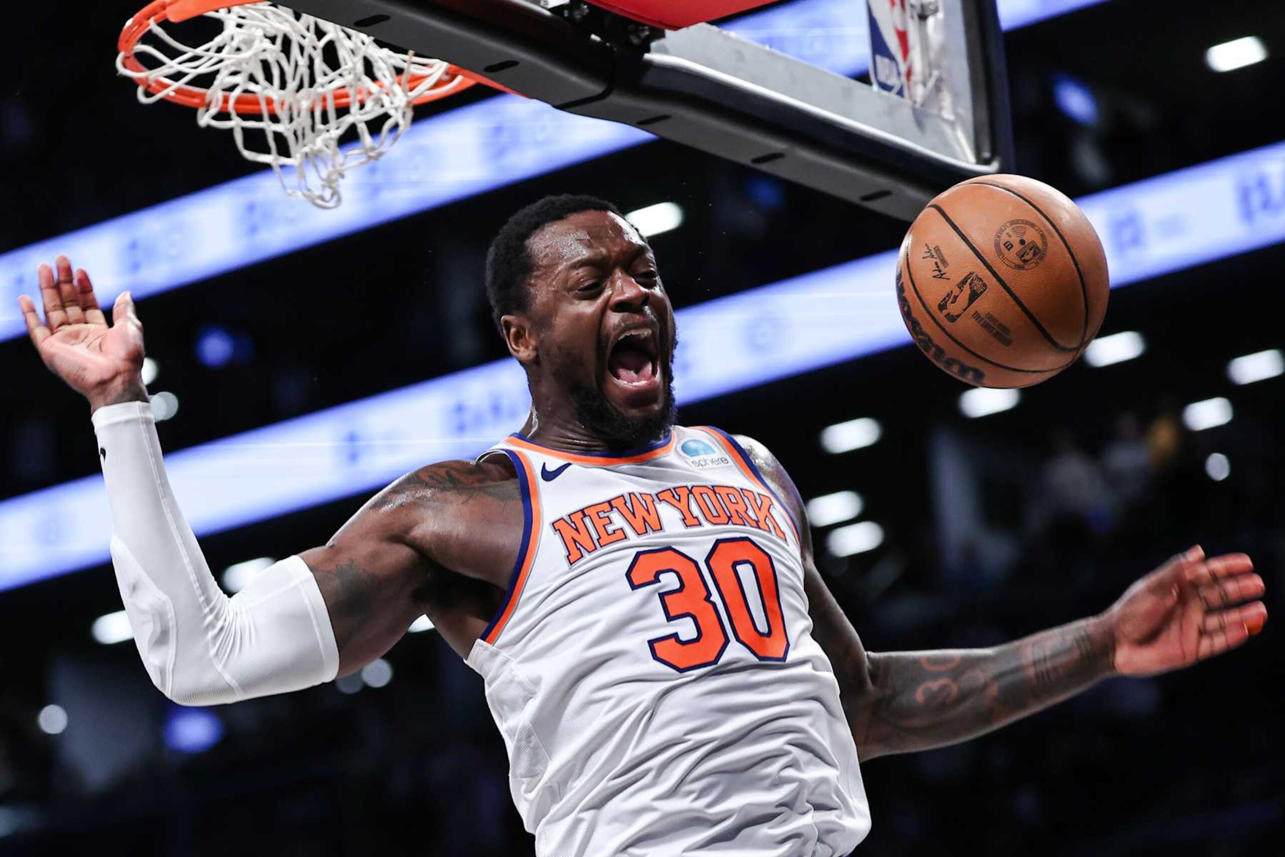 NEW YORK, NEW YORK - JANUARY 23: Julius Randle #30 of the New York Knicks dunks the ball during the fourth quarter of the game against the Brooklyn Nets at Barclays Center on January 23, 2024 in New York City.  NOTE TO USER: User expressly acknowledges and agrees that, by downloading and or using this photograph, User is consenting to the terms and conditions of the Getty Images License Agreement. (Photo by Dustin Satloff/Getty Images)