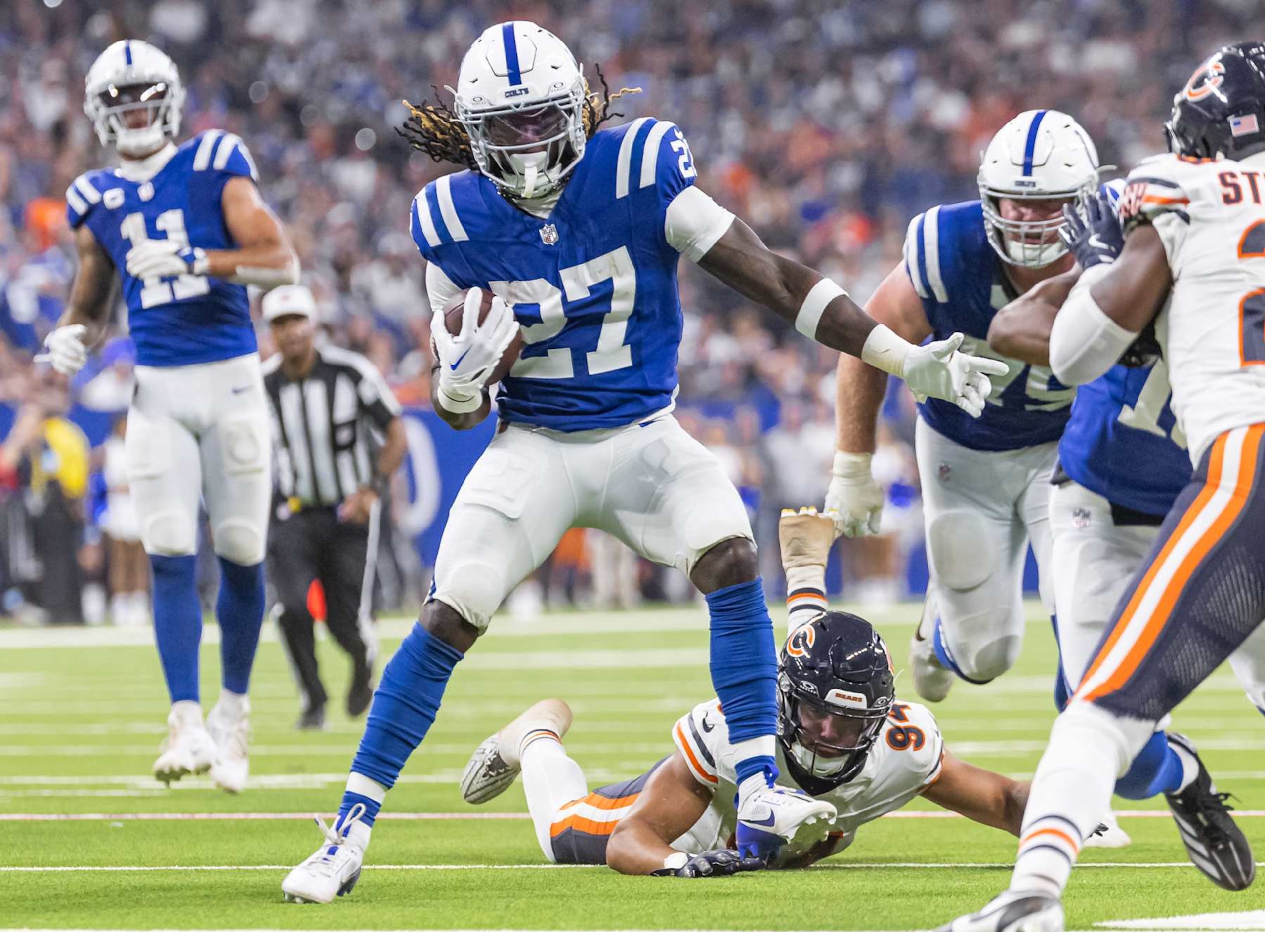 INDIANAPOLIS, INDIANA - SEPTEMBER 22: Trey Sermon #27 of the Indianapolis Colts runs the ball during the game against the Chicago Bears at Lucas Oil Stadium on September 22, 2024 in Indianapolis, Indiana. (Photo by Michael Hickey/Getty Images)