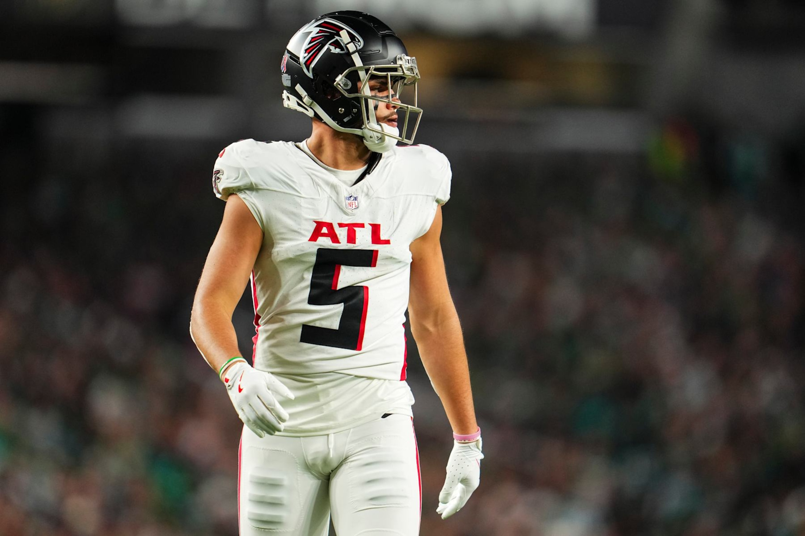 PHILADELPHIA, PA - SEPTEMBER 16: Drake London #5 of the Atlanta Falcons lines up before the snap during an NFL football game against the Philadelphia Eagles at Lincoln Financial Field on September 16, 2024 in Philadelphia, Pennsylvania. (Photo by Cooper Neill/Getty Images)