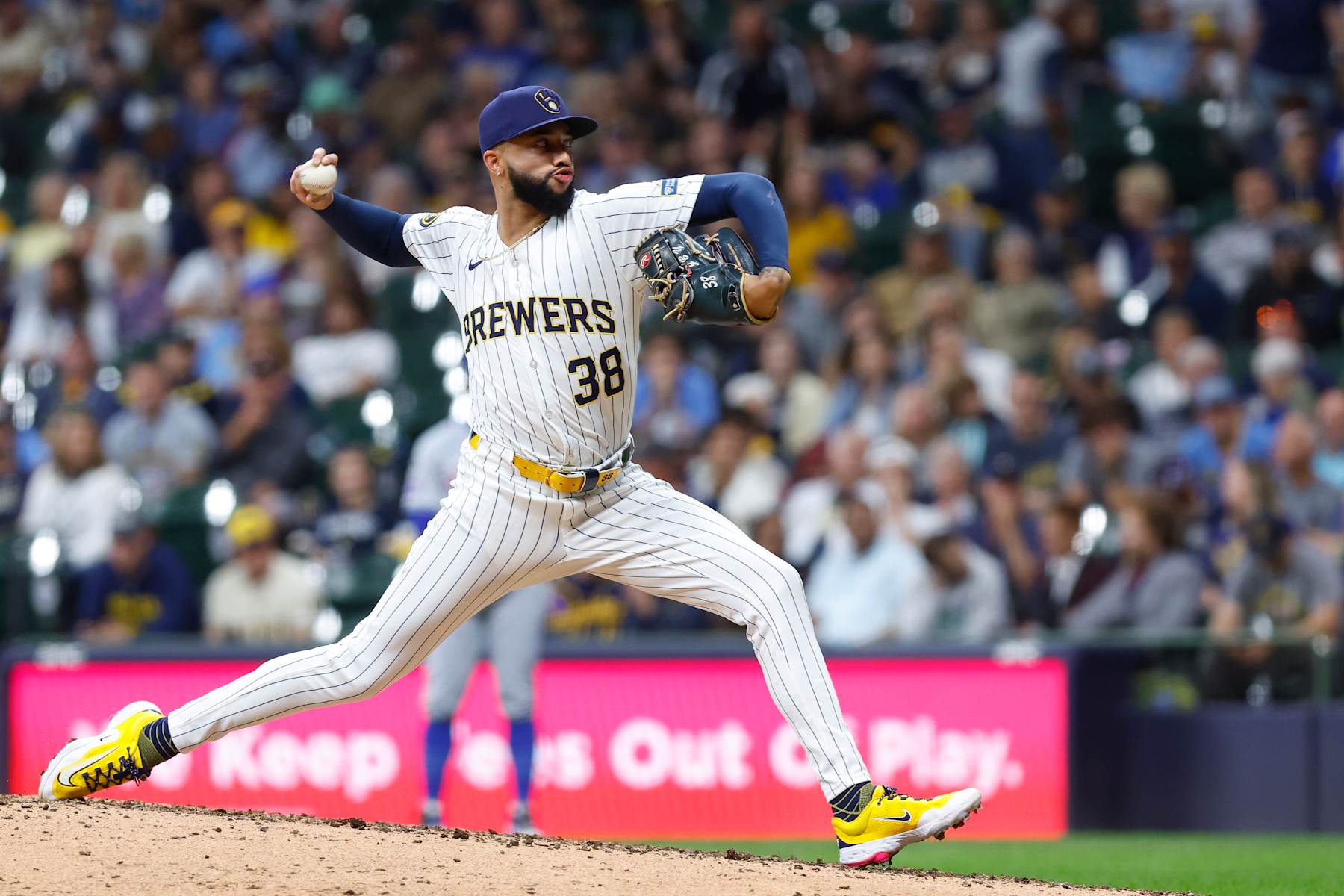 MILWAUKEE, WI - SEPTEMBER 28: Milwaukee Brewers pitcher Devin Williams (38) pitches during a game between the Milwaukee Brewers and the New York Mets at American Family Field on September 28, 2024 in Milwaukee, WI. (Photo by Larry Radloff/Icon Sportswire via Getty Images)