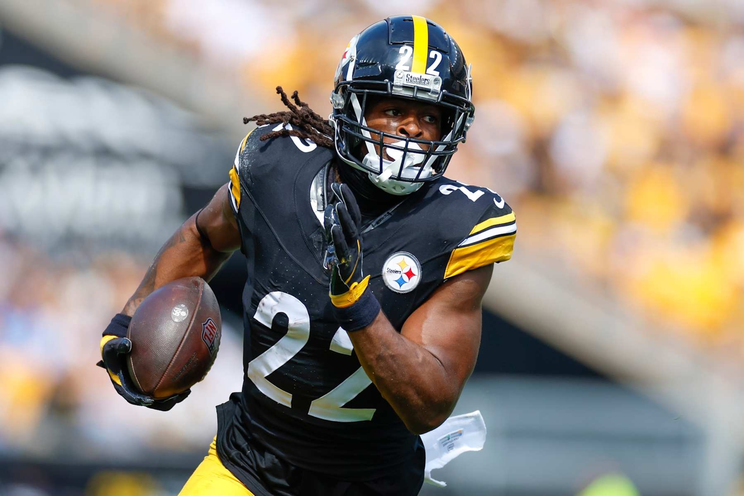 PITTSBURGH, PENNSYLVANIA - SEPTEMBER 22: Najee Harris #22 of the Pittsburgh Steelers carries the ball on a running play during the second quarter against the Los Angeles Chargers at Acrisure Stadium on September 22, 2024 in Pittsburgh, Pennsylvania. (Photo by Brandon Sloter/Getty Images)