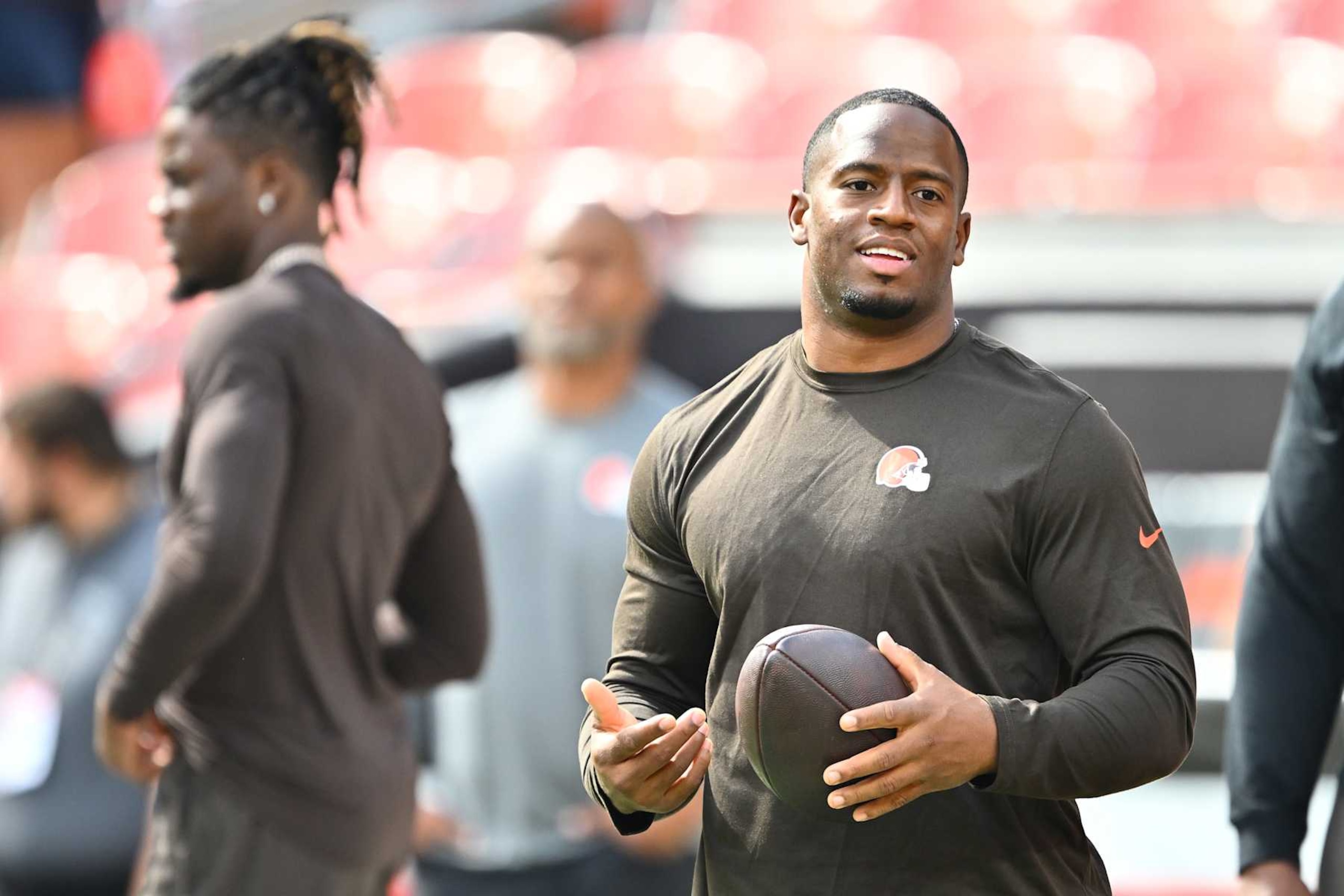 CLEVELAND, OHIO - SEPTEMBER 22: Nick Chubb #24 of the Cleveland Browns warms up prior to a game against the New York Giants at Cleveland Browns Stadium on September 22, 2024 in Cleveland, Ohio. (Photo by Jason Miller/Getty Images) CLEVELAND, OHIO - SEPTEMBER 22: Nick Chubb #24 of the Cleveland Browns warms up prior to a game against the New York Giants at Cleveland Browns Stadium on September 22, 2024 in Cleveland, Ohio. (Photo by Jason Miller/Getty Images)