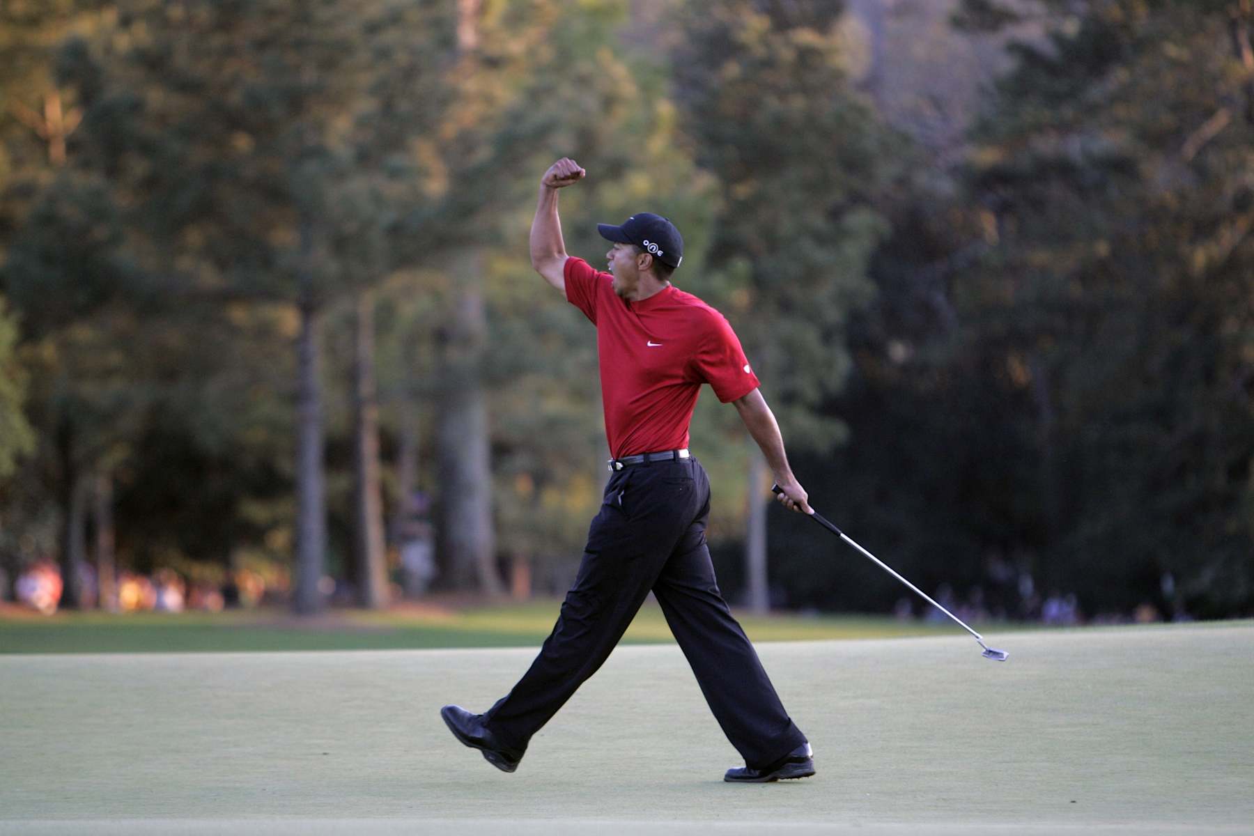 UNITED STATES - APRIL 10:  Golf: The Masters, Tiger Woods victorious after winning playoff and tournament vs Chris DiMarco on Sunday at Augusta National, Augusta, GA 4/10/2005  (Photo by John Biever/Sports Illustrated via Getty Images)  (SetNumber: X73298 TK6)