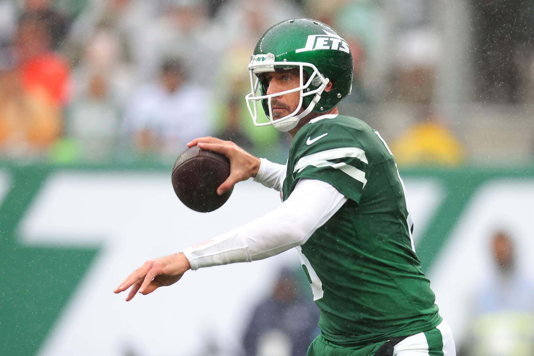 EAST RUTHERFORD, NEW JERSEY - SEPTEMBER 29: Aaron Rodgers (8) of the New York Jets passes against the Denver Broncos during the first quarter at MetLife Stadium on September 29, 2024 in East Rutherford, New Jersey. (Photo by Mike Stobe/Getty Images)