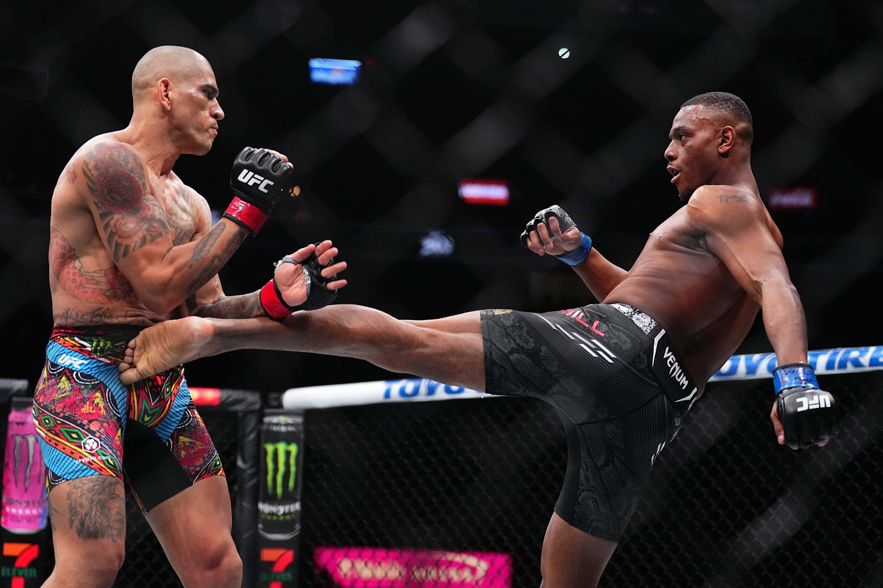 Jamahal Hill lands a kick on Alex Pereira