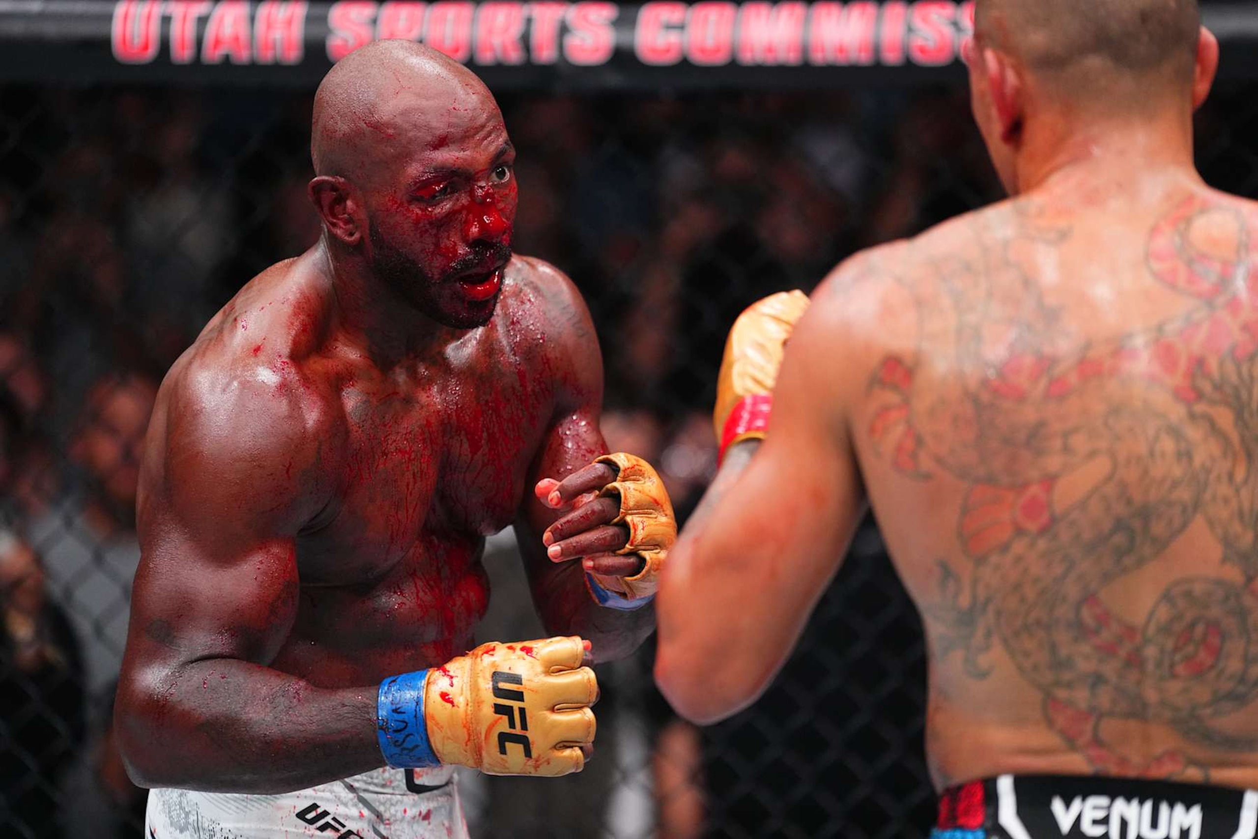 A bloody Khalil Rountree stares down Alex Pereira