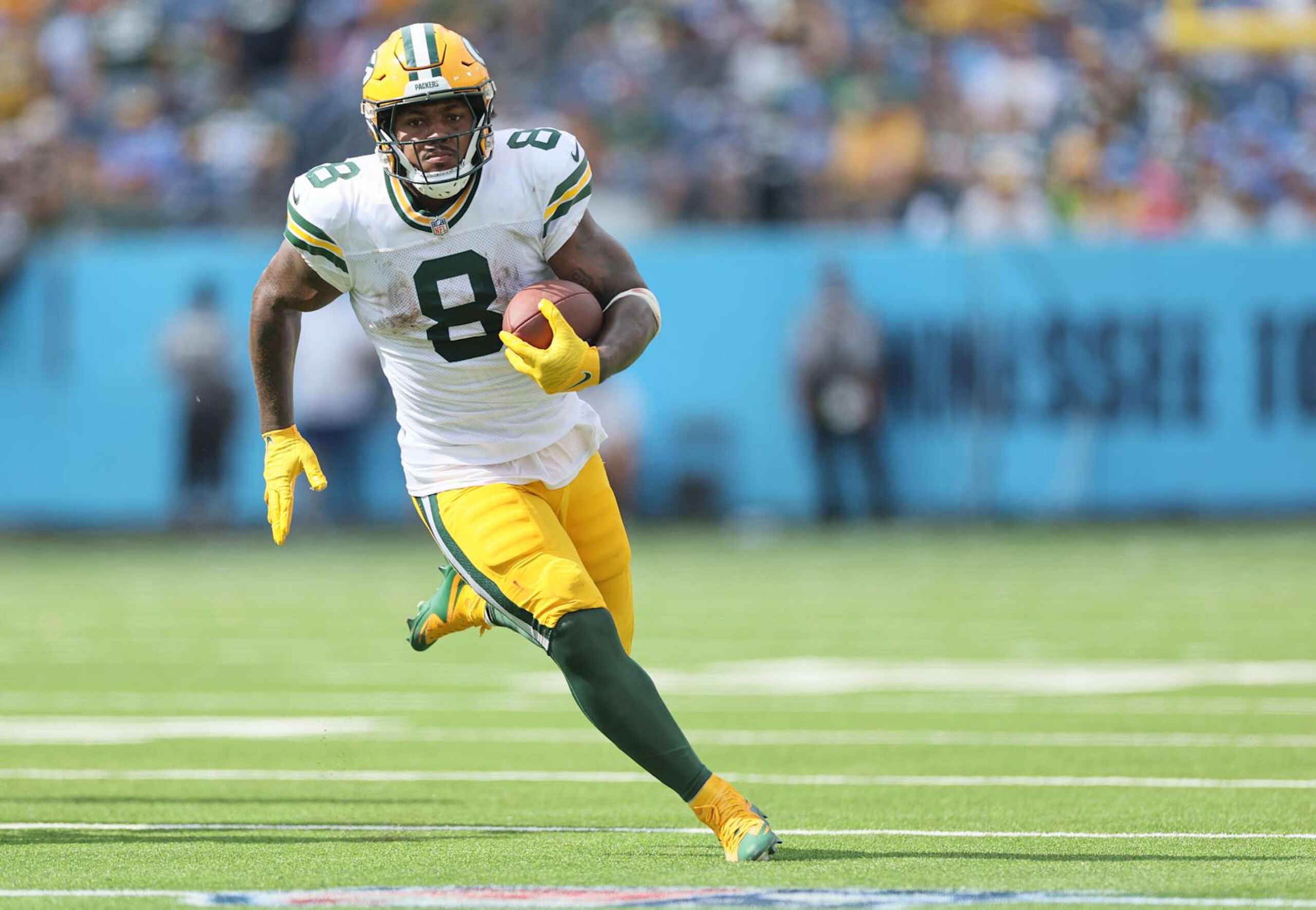 NASHVILLE, TENNESSEE - SEPTEMBER 22: Josh Jacobs #8 of the Green Bay Packers runs against the Tennessee Titans during the fourth quarter at Nissan Stadium on September 22, 2024 in Nashville, Tennessee. (Photo by Andy Lyons/Getty Images)