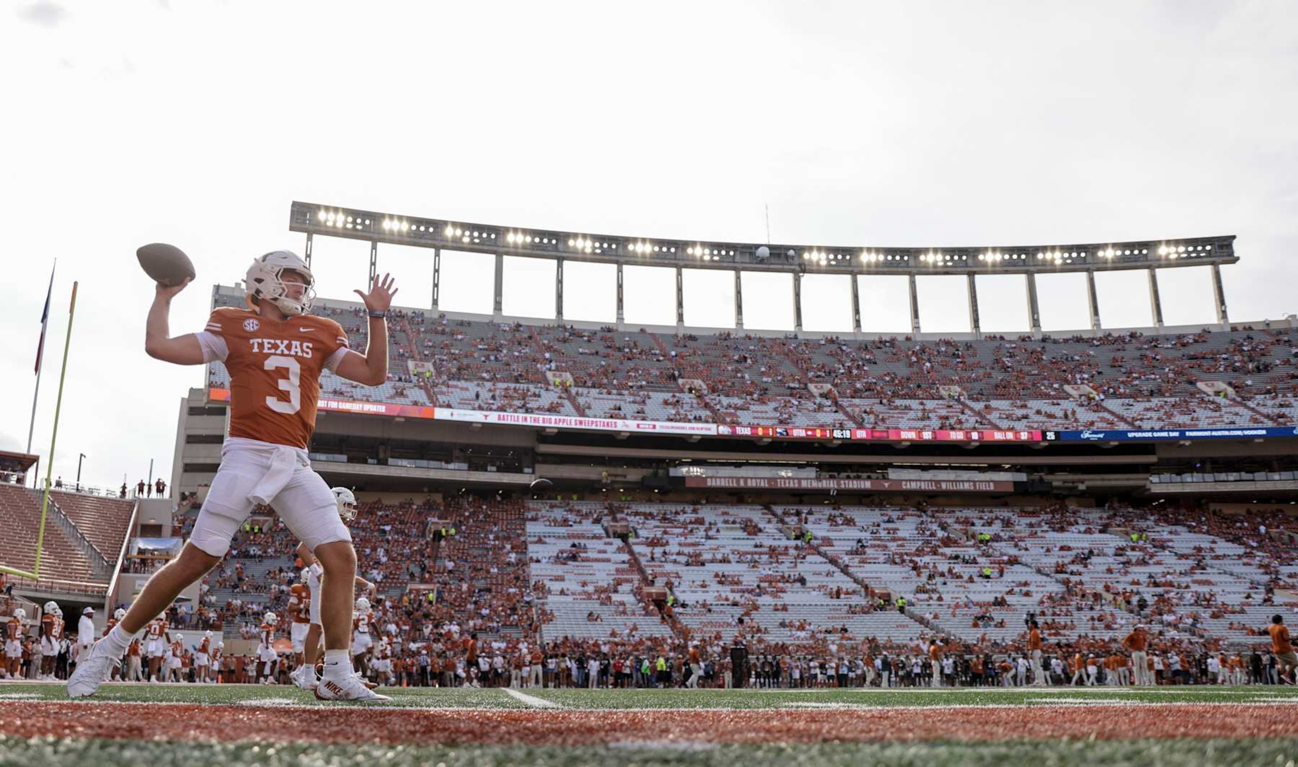 AUSTIN, TEXAS - SEPTEMBER 14: Quinn Ewers #3 of the Texas Longhorns warms up before the game against the UTSA Roadrunners at Darrell K Royal-Texas Memorial Stadium on September 14, 2024 in Austin, Texas. (Photo by Tim Warner/Getty Images)