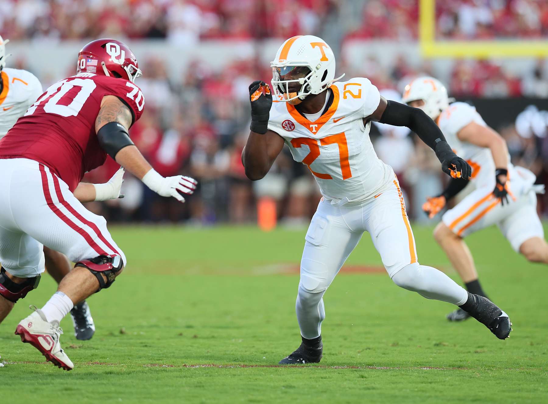 NORMAN, OK - SEPTEMBER 21: Tennessee Volunteers DL James Pearce Jr. (27) during a game between the Oklahoma Sooners and the Tennessee Volunteers at Gaylord Memorial Stadium in Norman, Oklahoma on September 21, 2024. (Photo by David Stacy/Icon Sportswire via Getty Images)