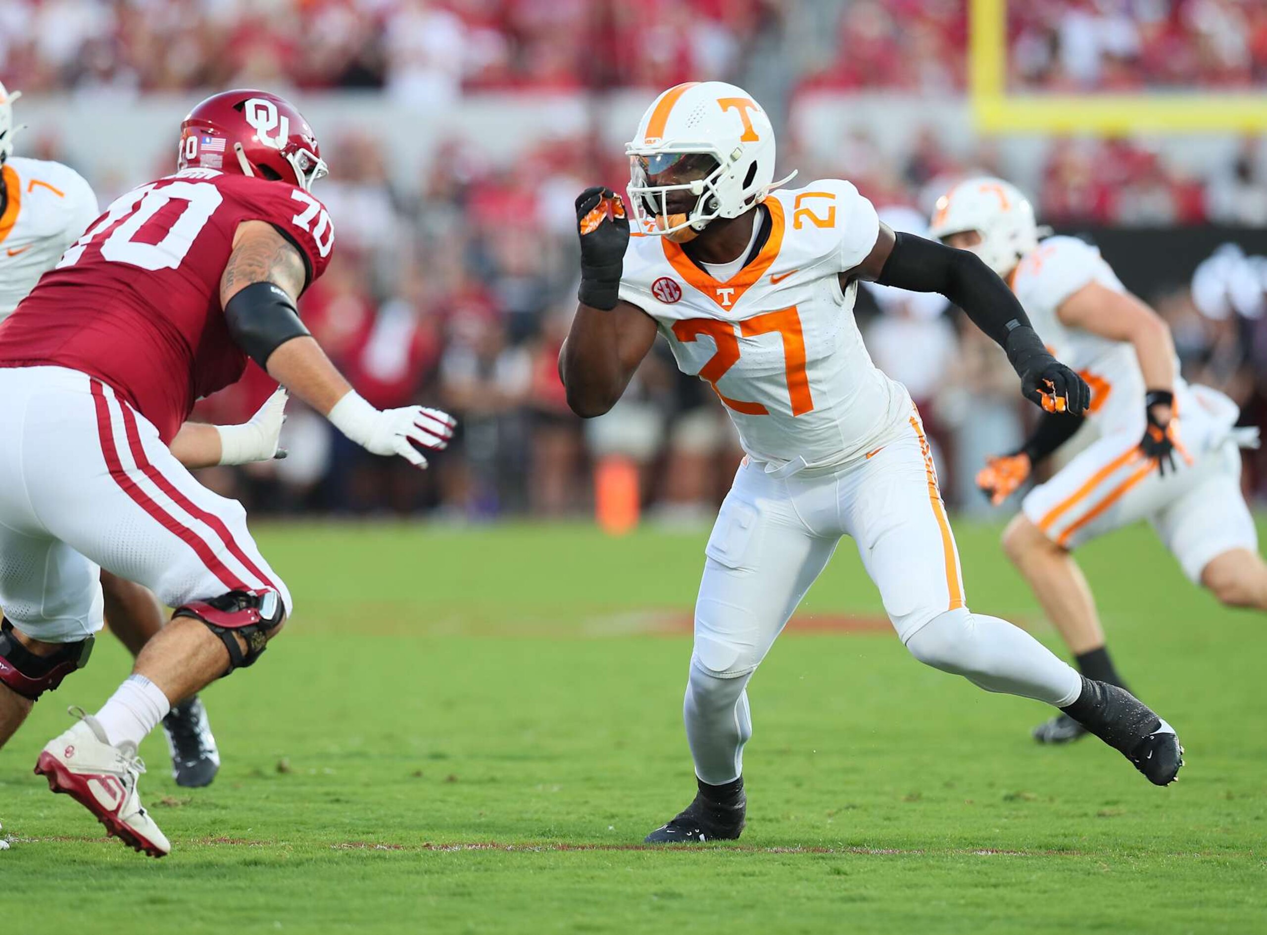 NORMAN, OK - SEPTEMBER 21: Tennessee Volunteers DL James Pearce Jr. (27) during a game between the Oklahoma Sooners and the Tennessee Volunteers at Gaylord Memorial Stadium in Norman, Oklahoma on September 21, 2024. (Photo by David Stacy/Icon Sportswire via Getty Images)
