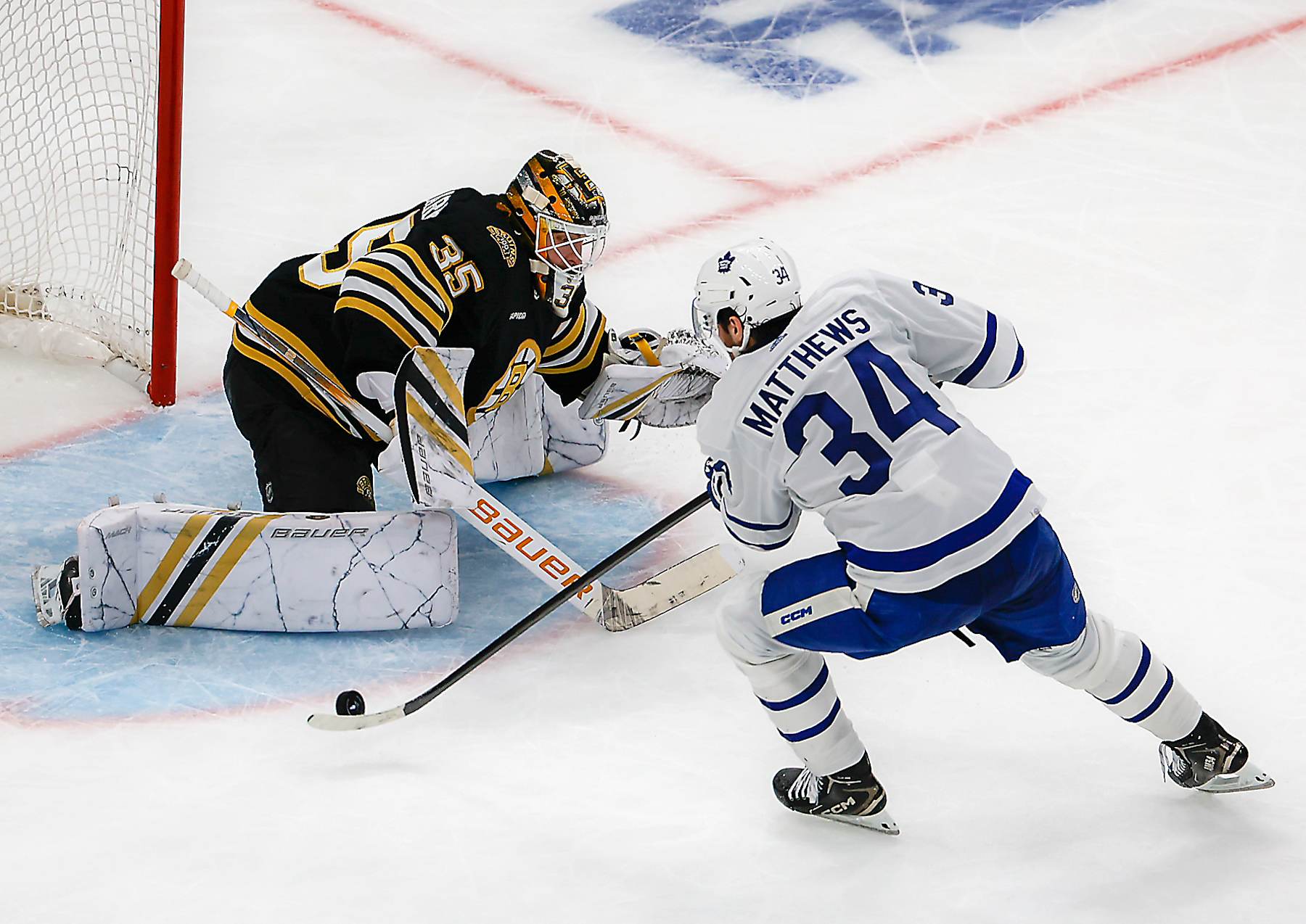 Boston, MA - April 22: Toronto Maple Leafs center Auston Matthews scores the game winning goal in the third period. (Photo by Matthew J. Lee/The Boston Globe via Getty Images)